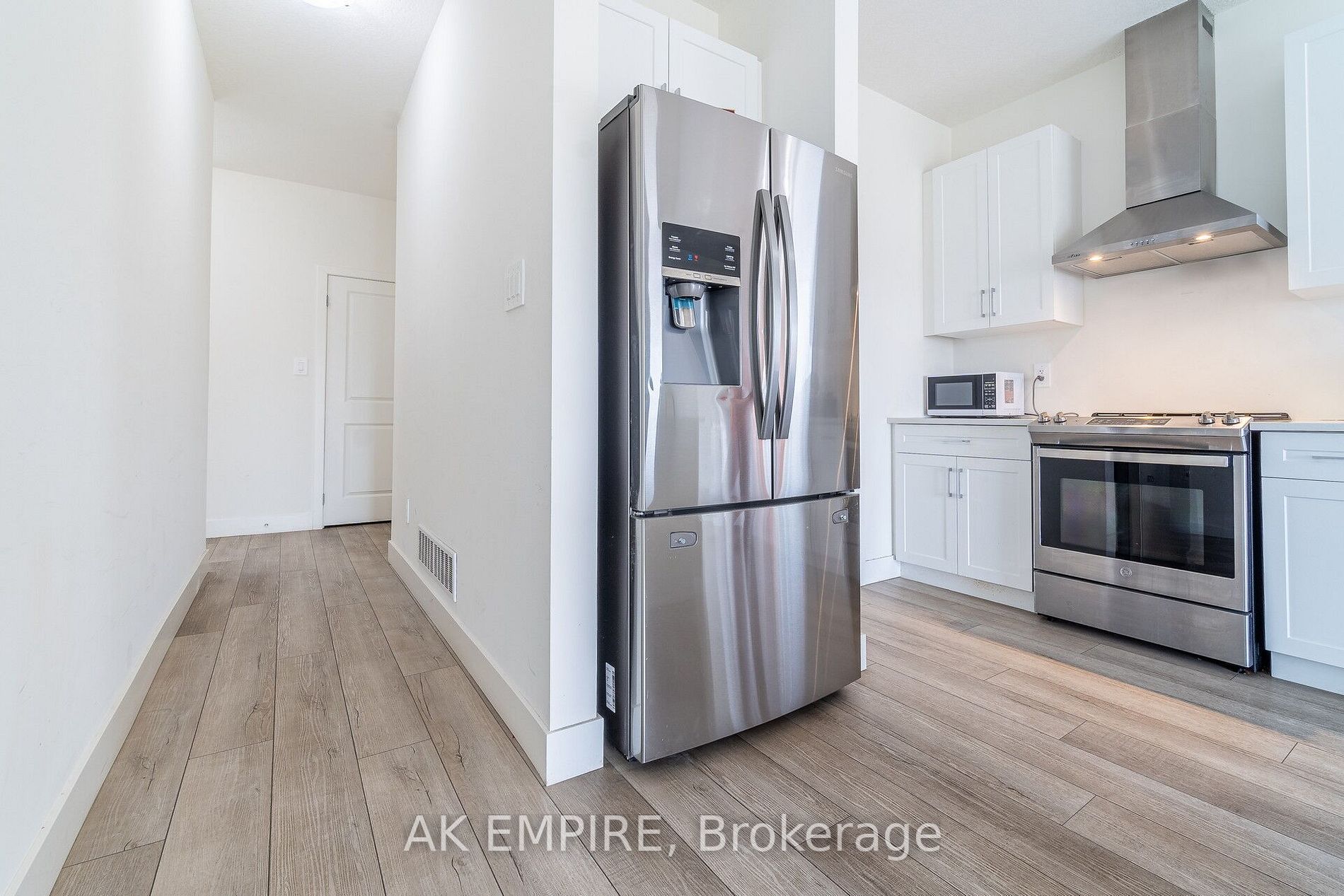 1604 Capri Cres