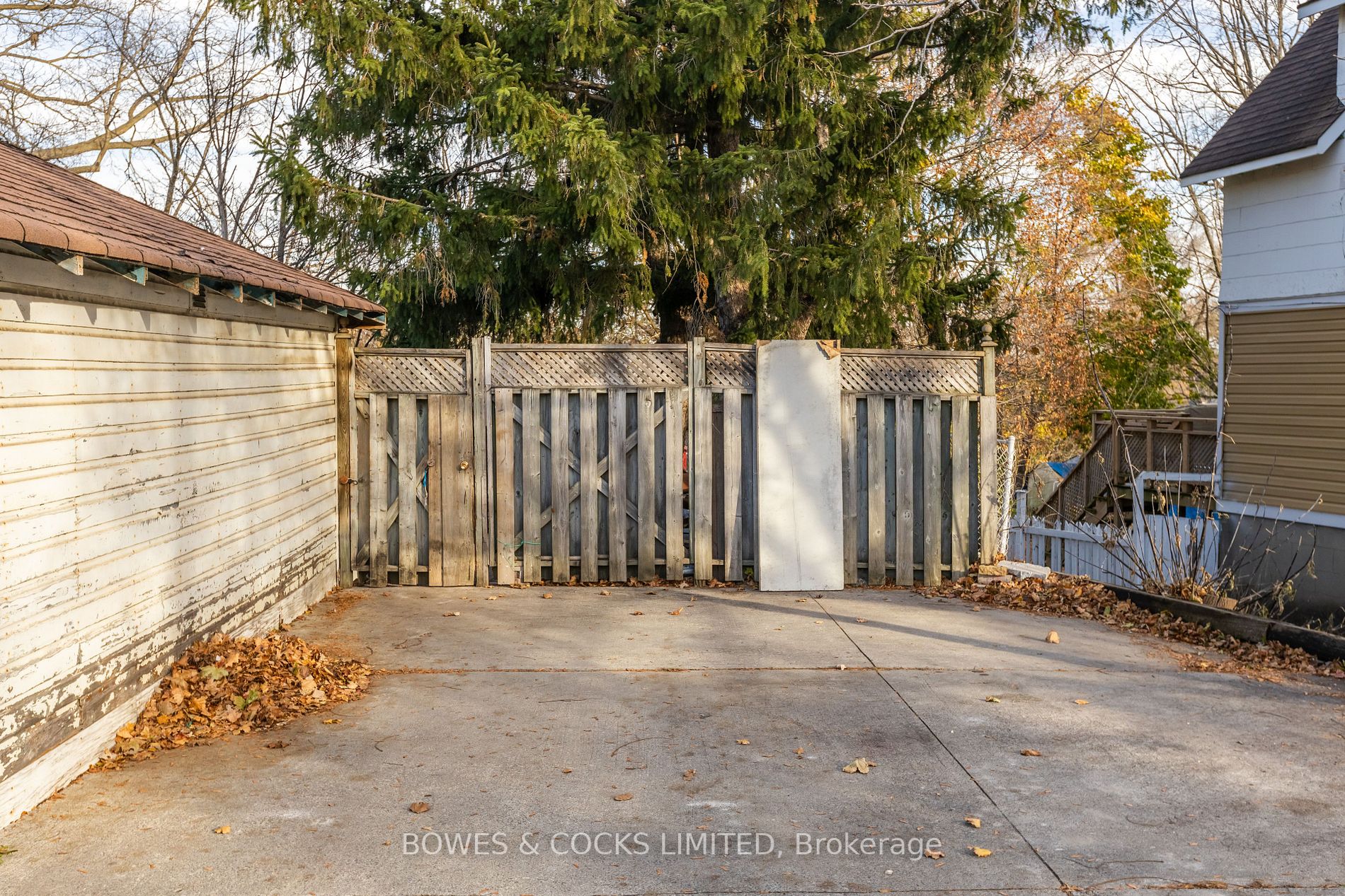 595 Sherbrooke St