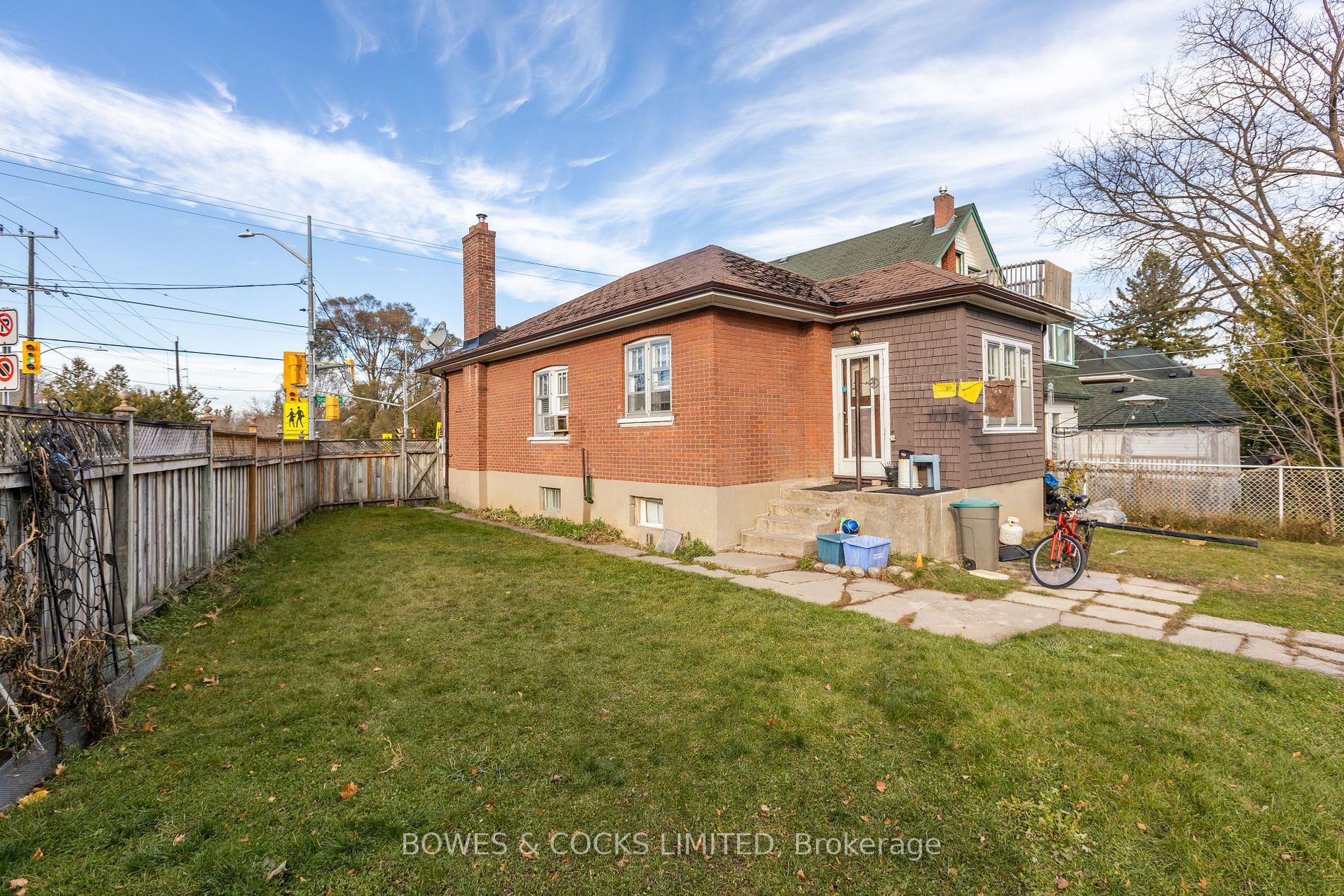 595 Sherbrooke St
