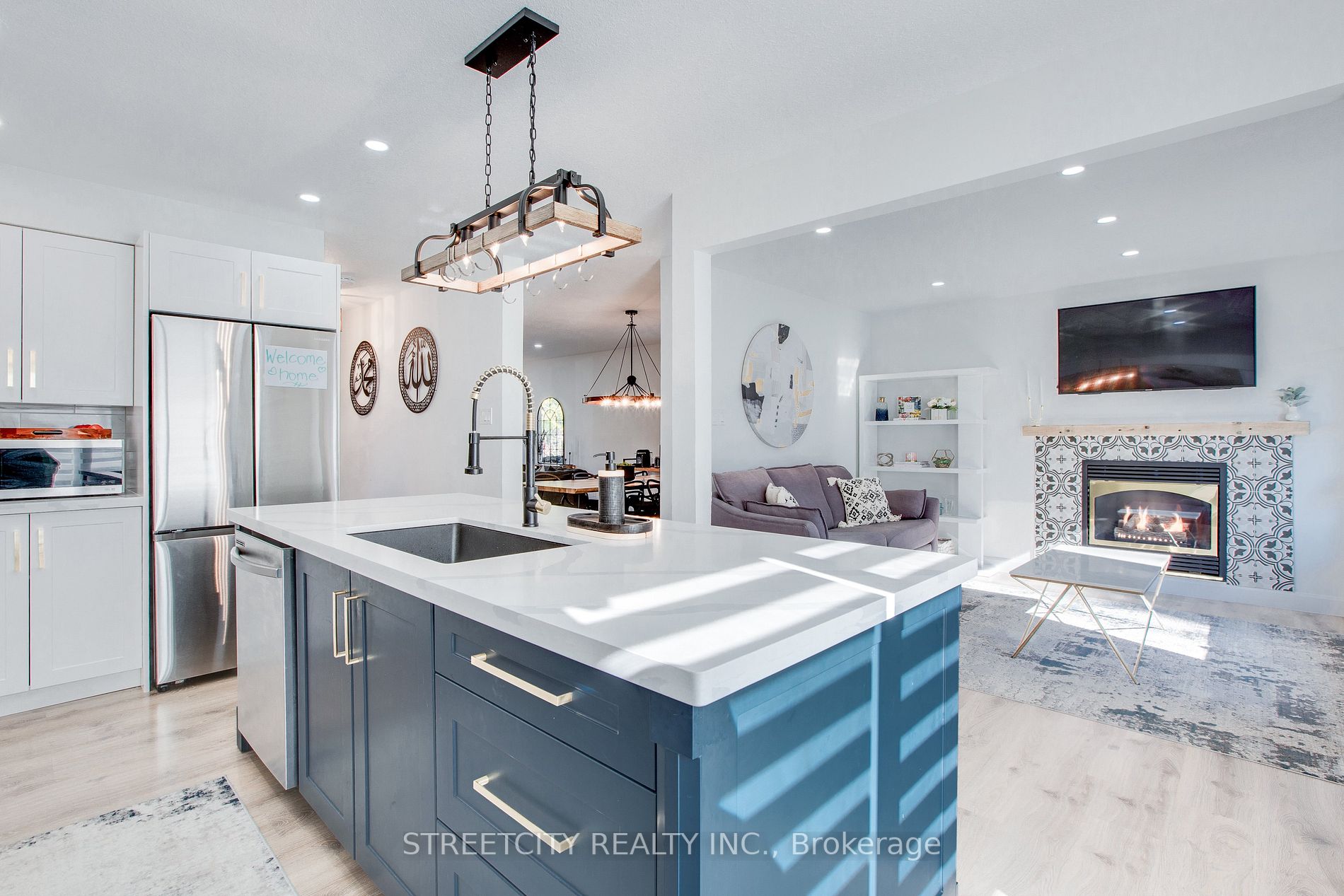 433 Ambleside Dr
