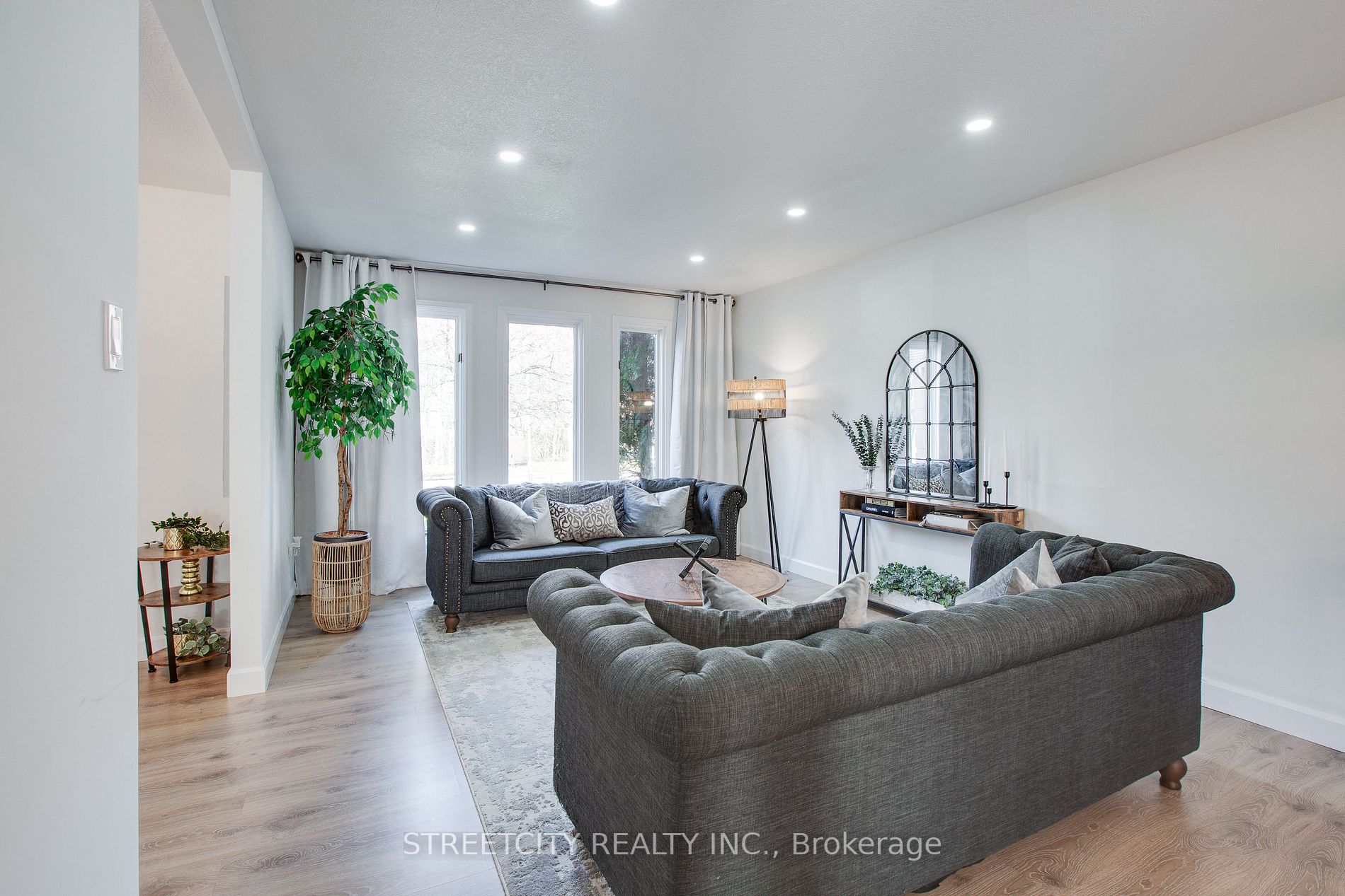 433 Ambleside Dr