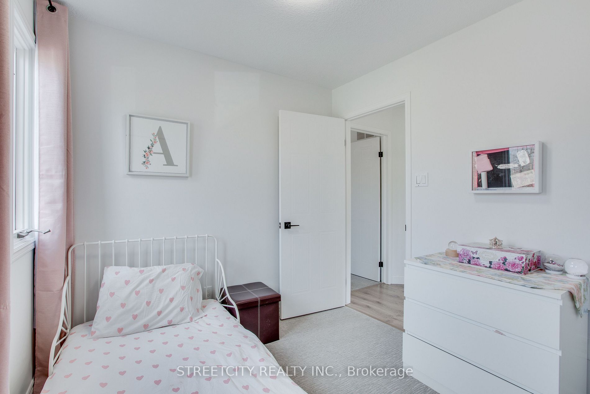 433 Ambleside Dr