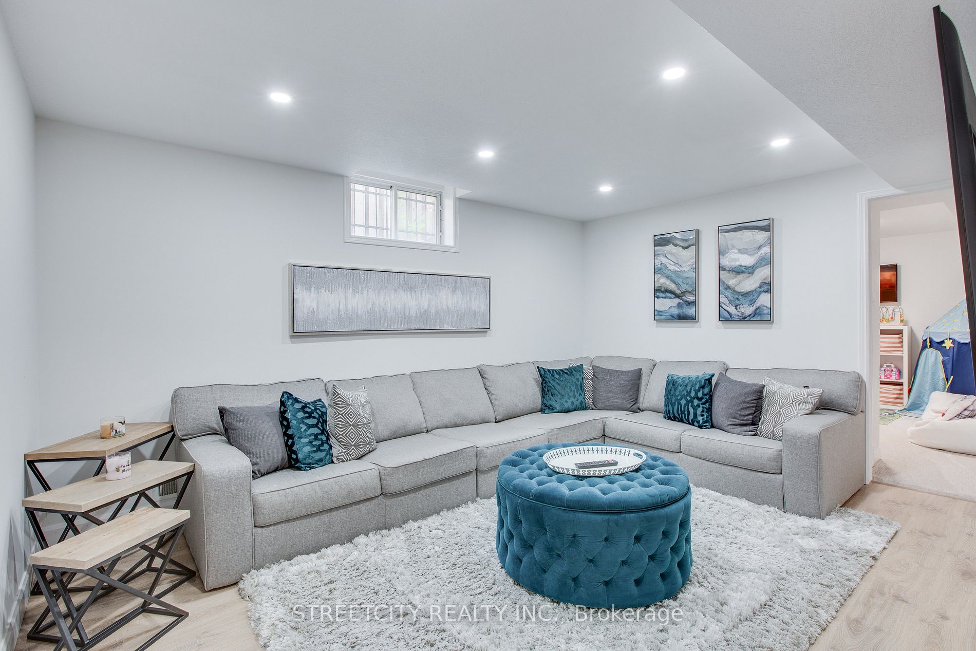 433 Ambleside Dr