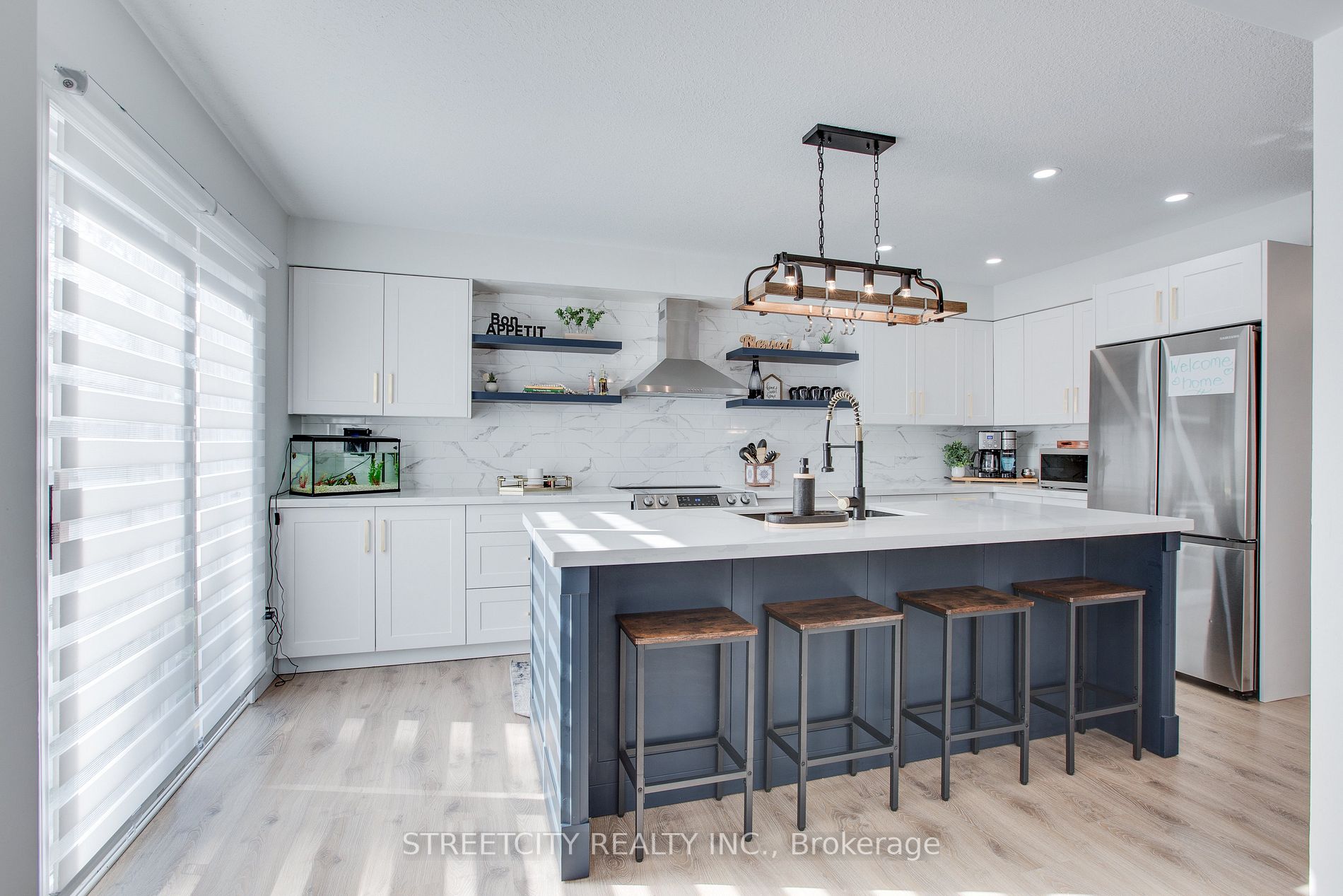 433 Ambleside Dr