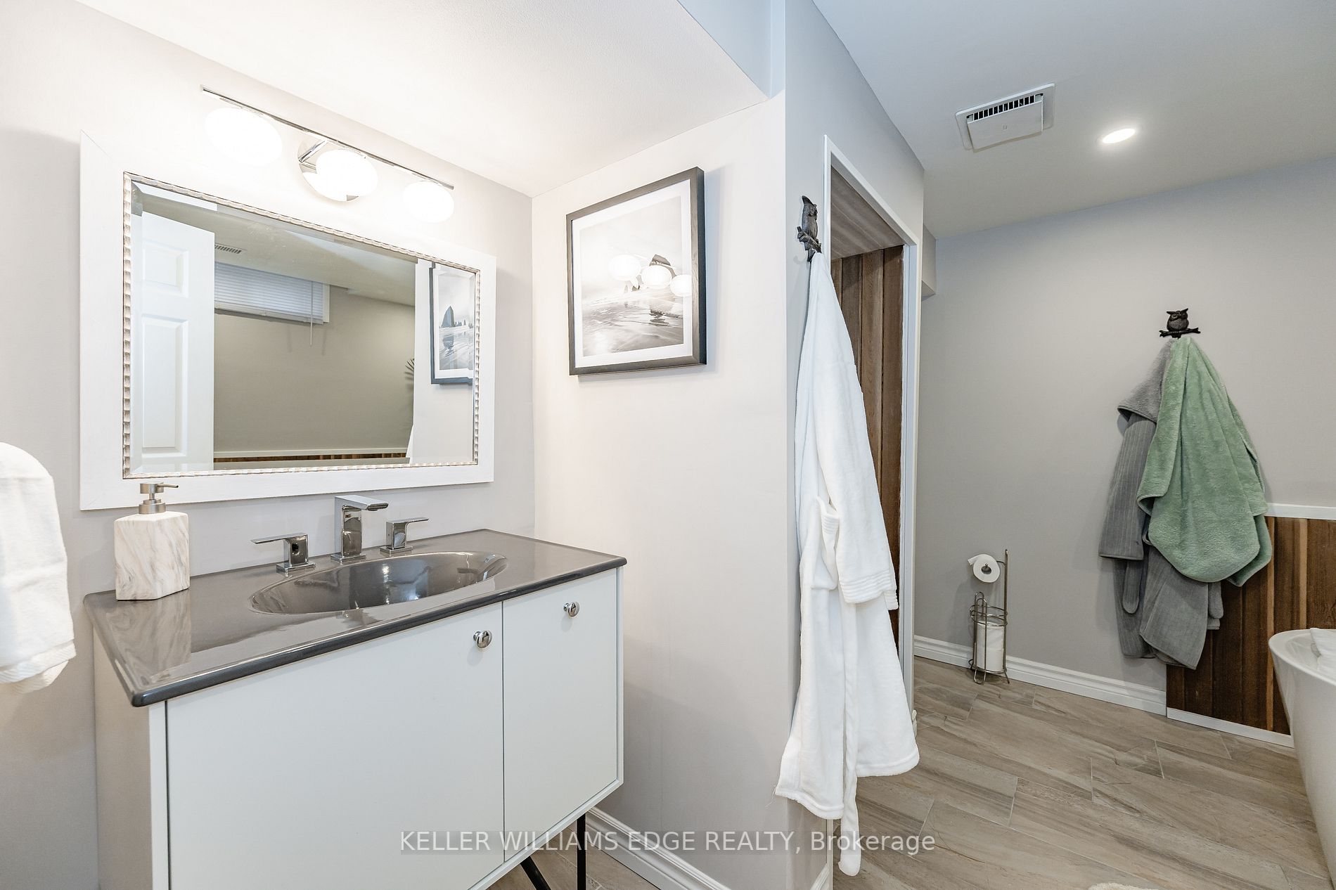 79 Parkplaza Dr