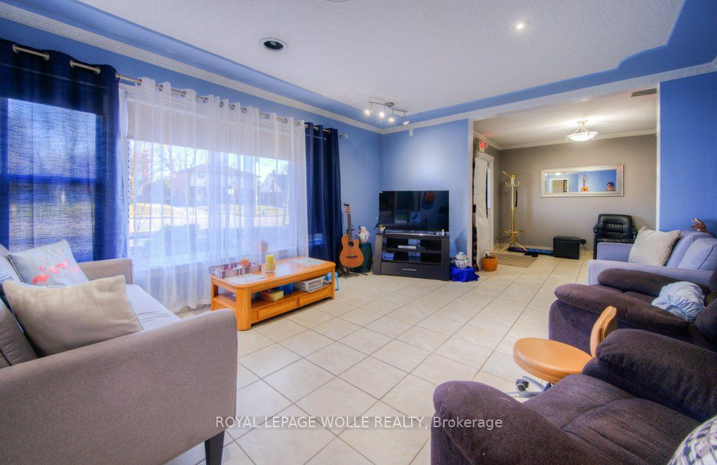 230 Highland Rd W