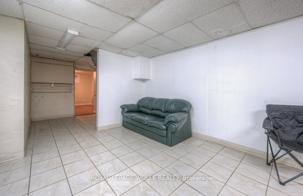 230 Highland Rd W