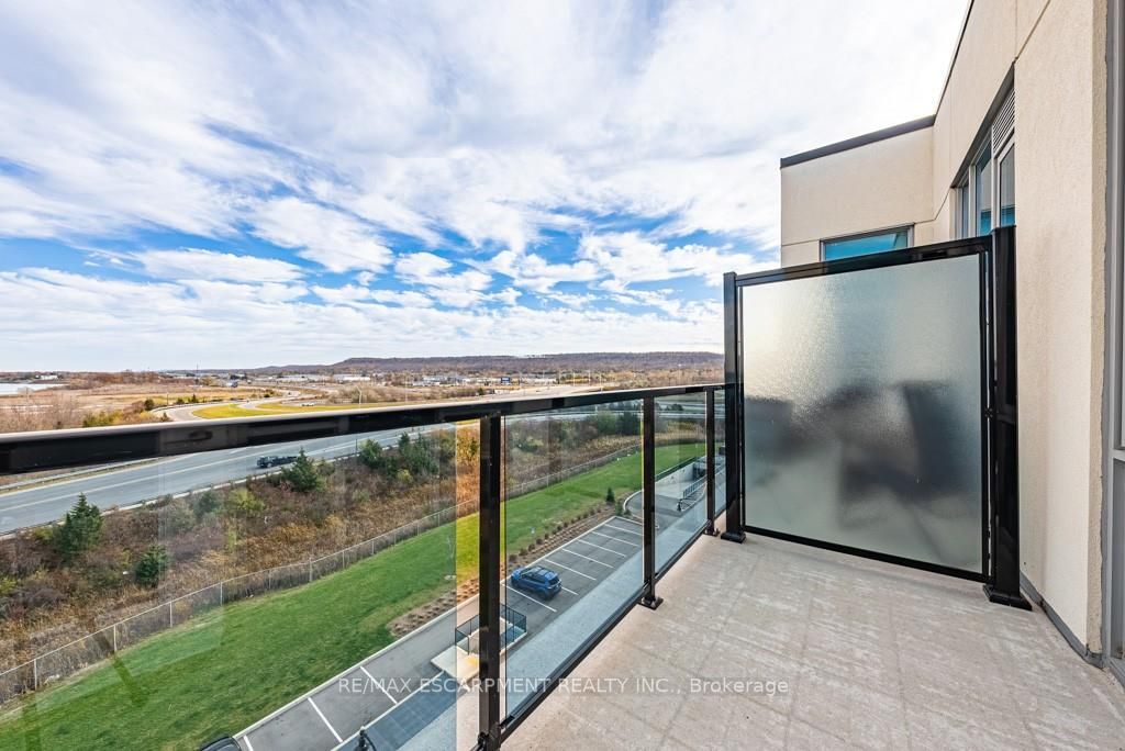 16 Concord Pl, #Ph613