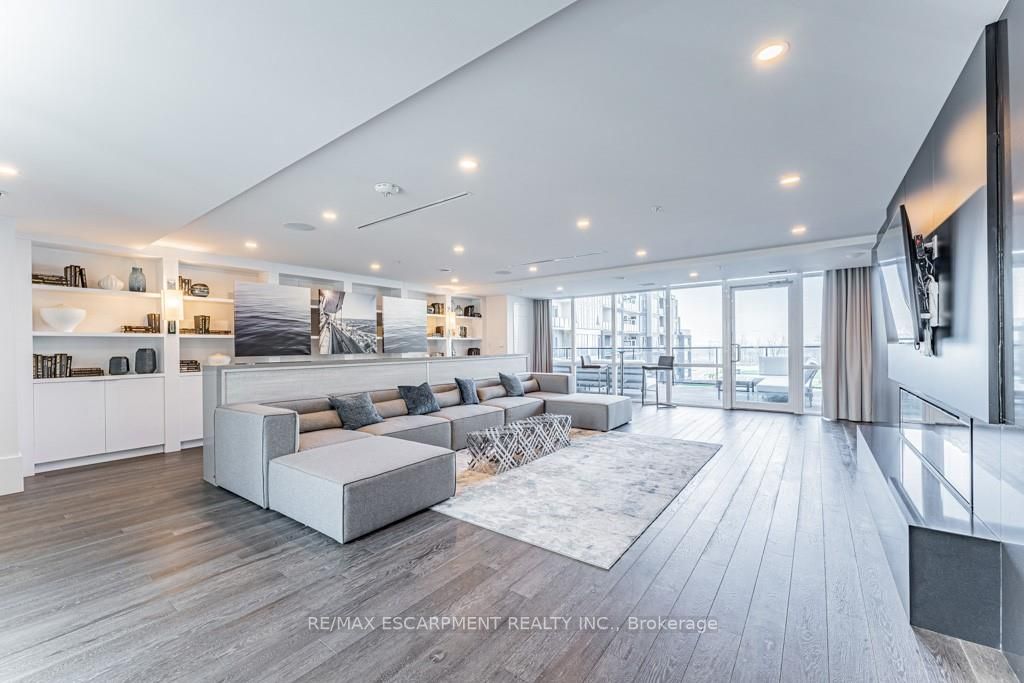 16 Concord Pl, #Ph613
