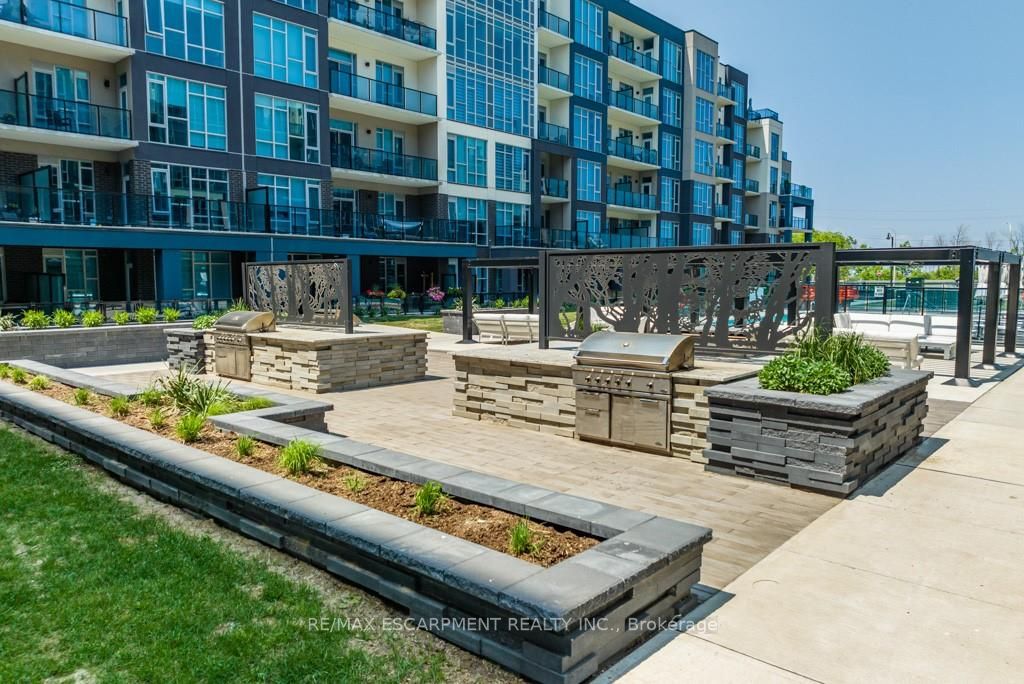 16 Concord Pl, #Ph613