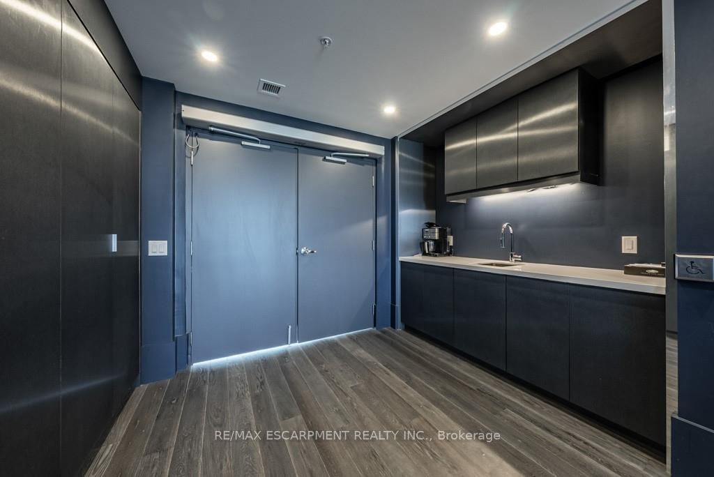 16 Concord Pl, #Ph613