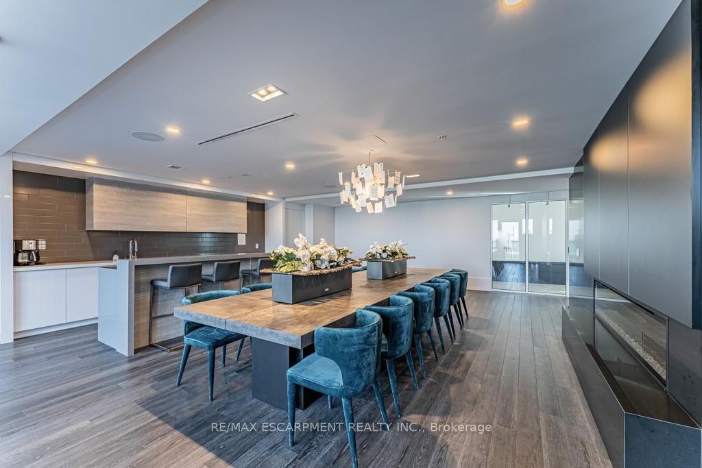 16 Concord Pl, #Ph613