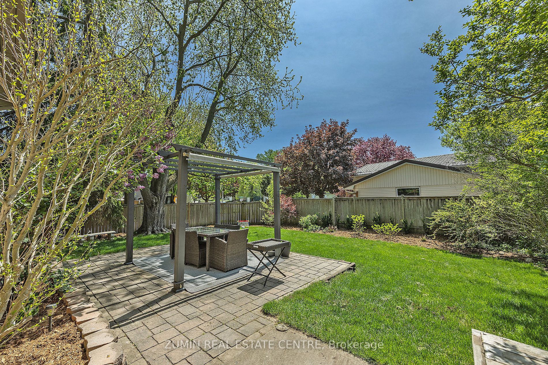 1595 Aldersbrook Rd