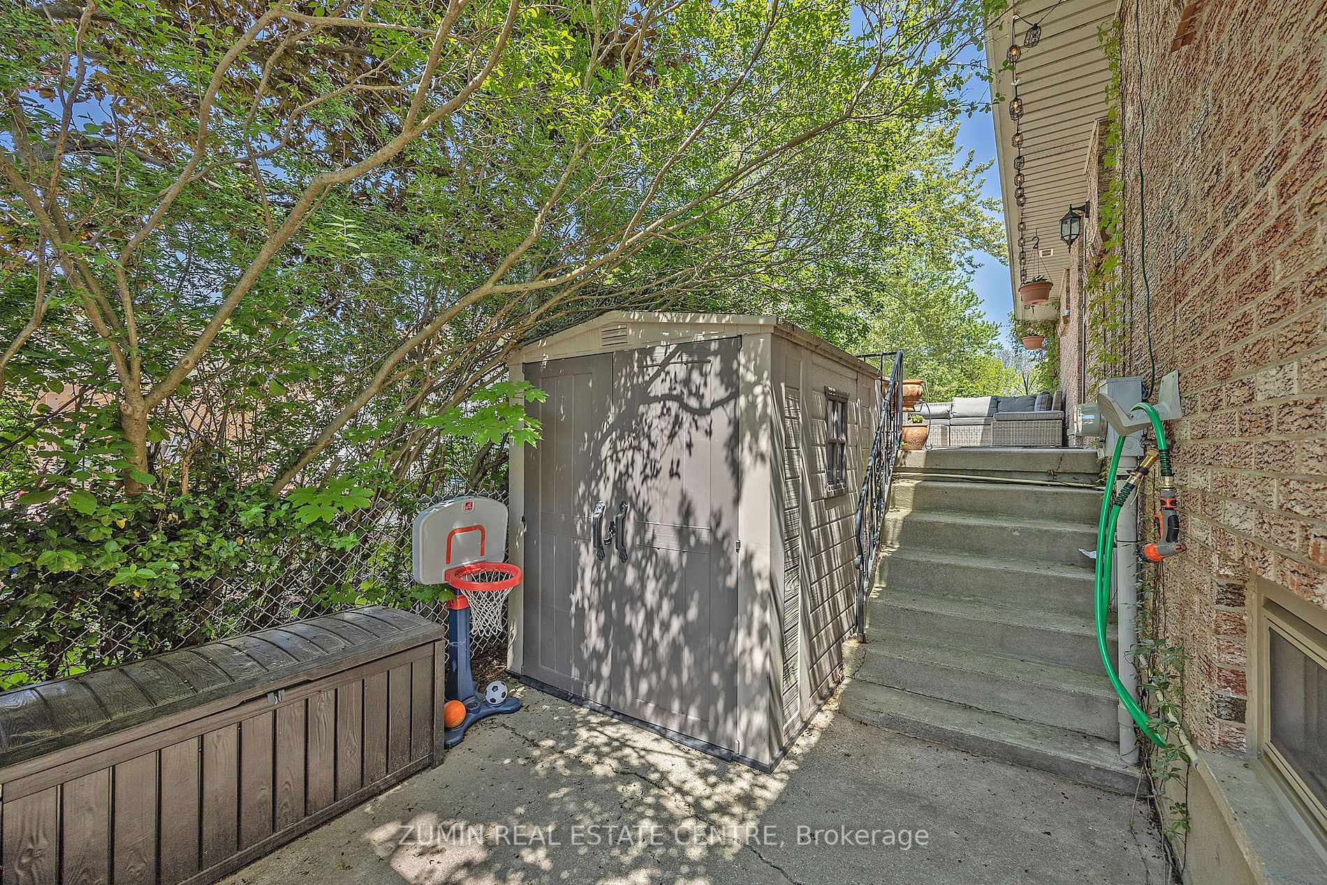 1595 Aldersbrook Rd