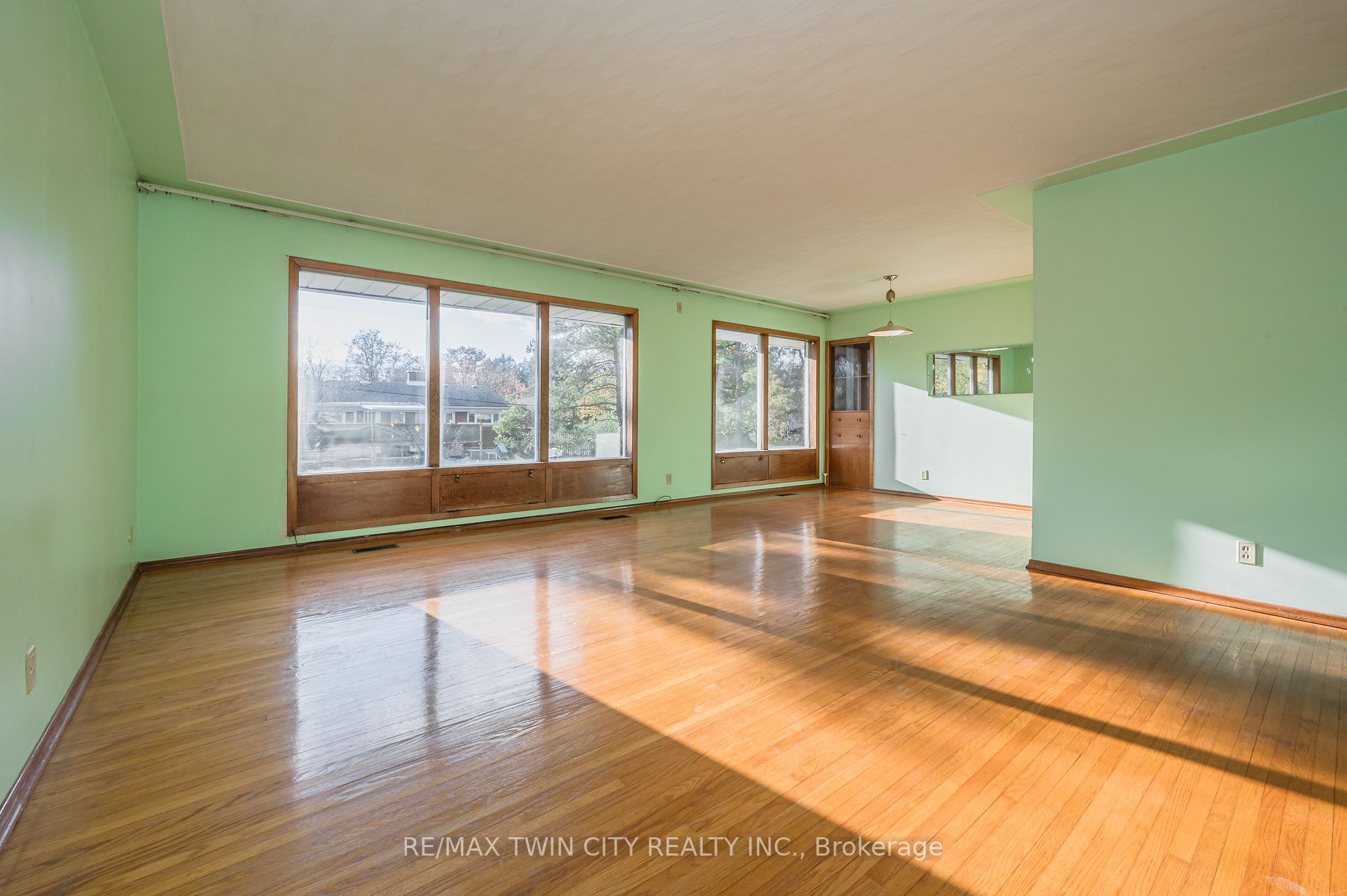 85 Graystone Ave