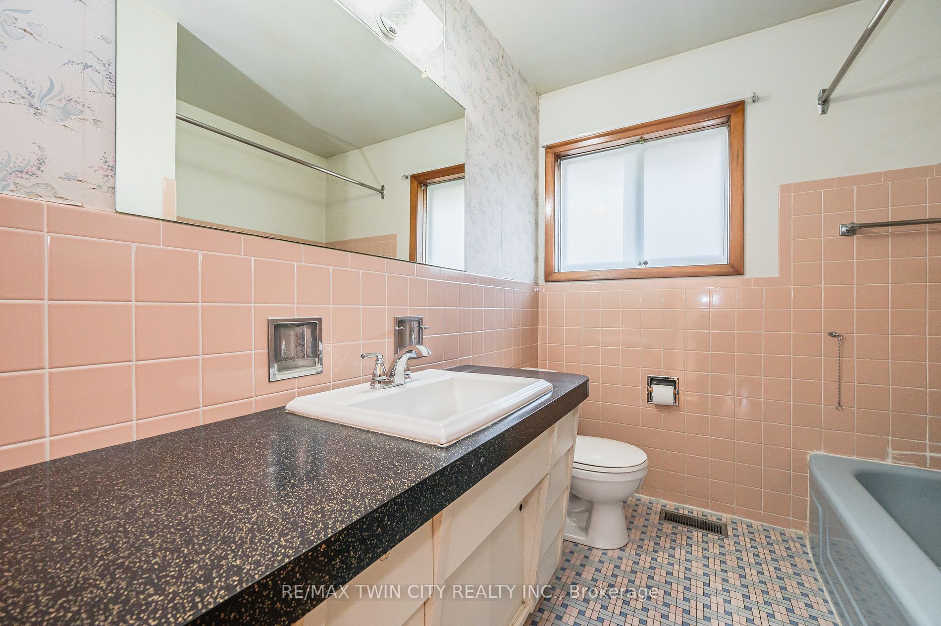 85 Graystone Ave