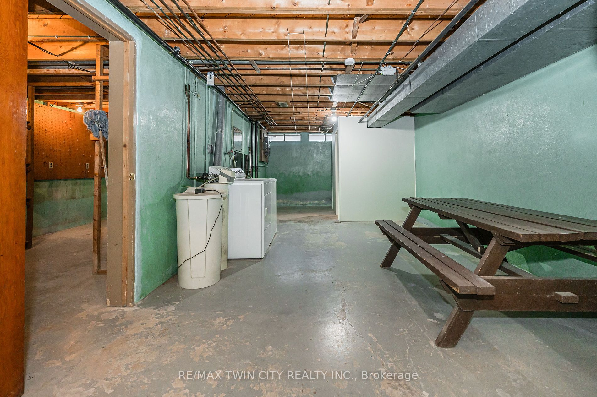 85 Graystone Ave