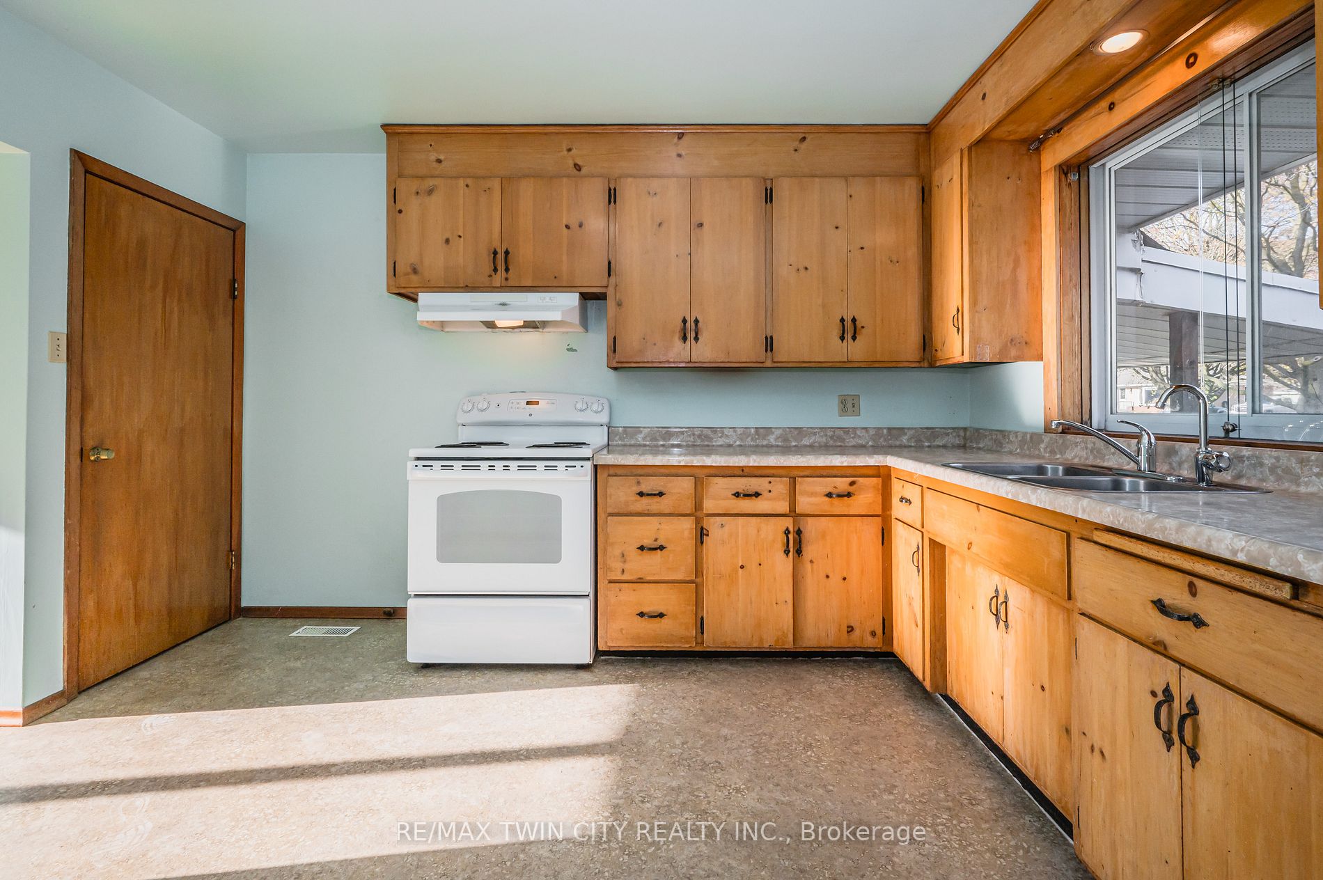 85 Graystone Ave