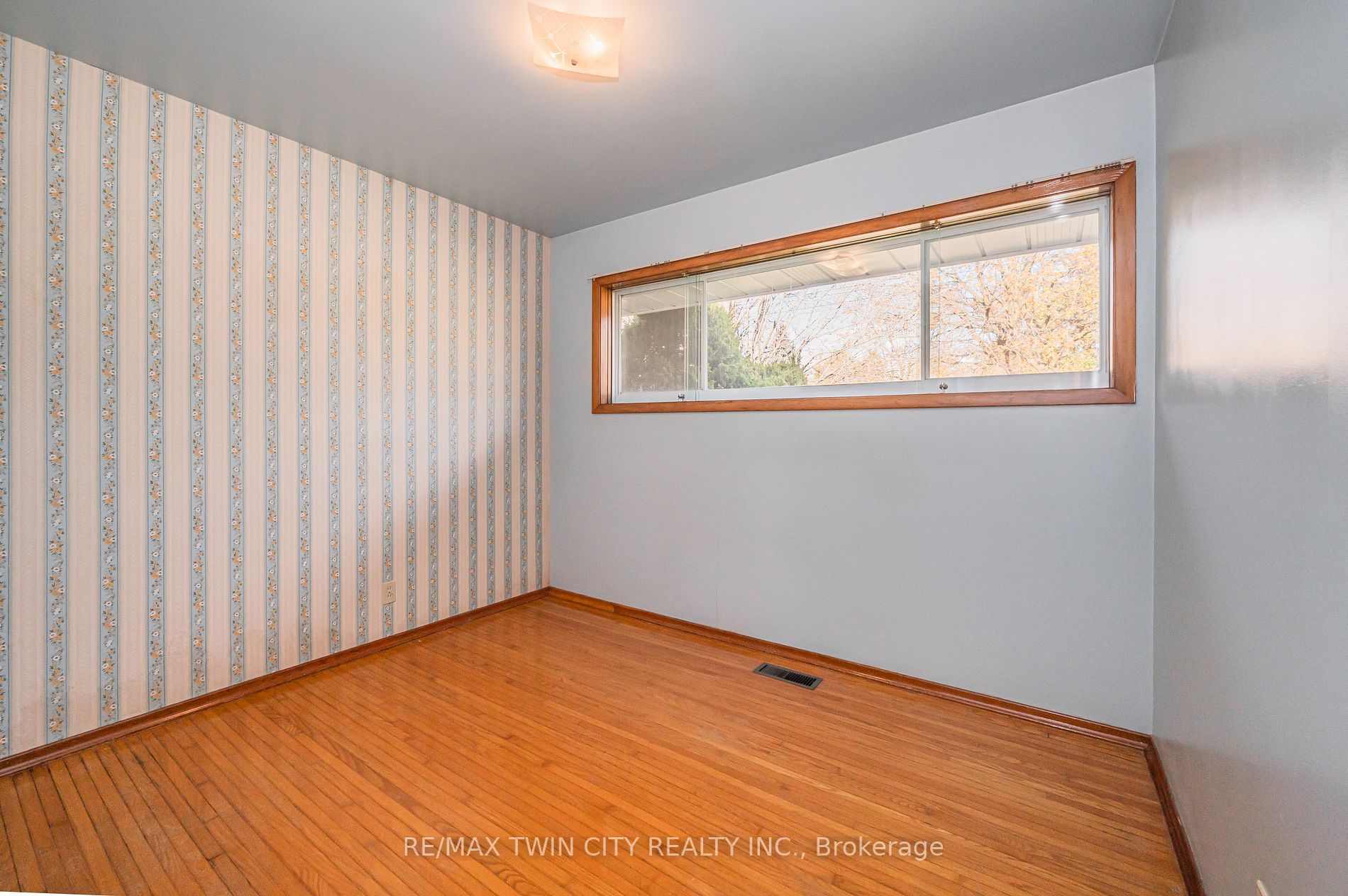 85 Graystone Ave