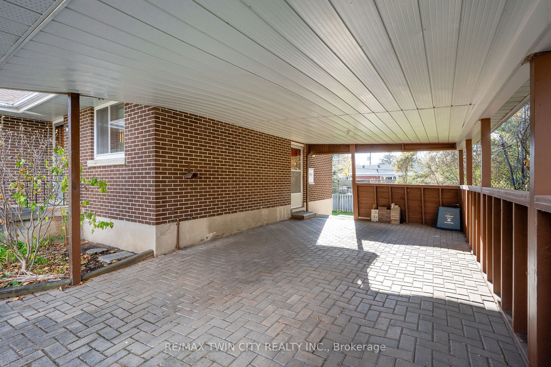 85 Graystone Ave
