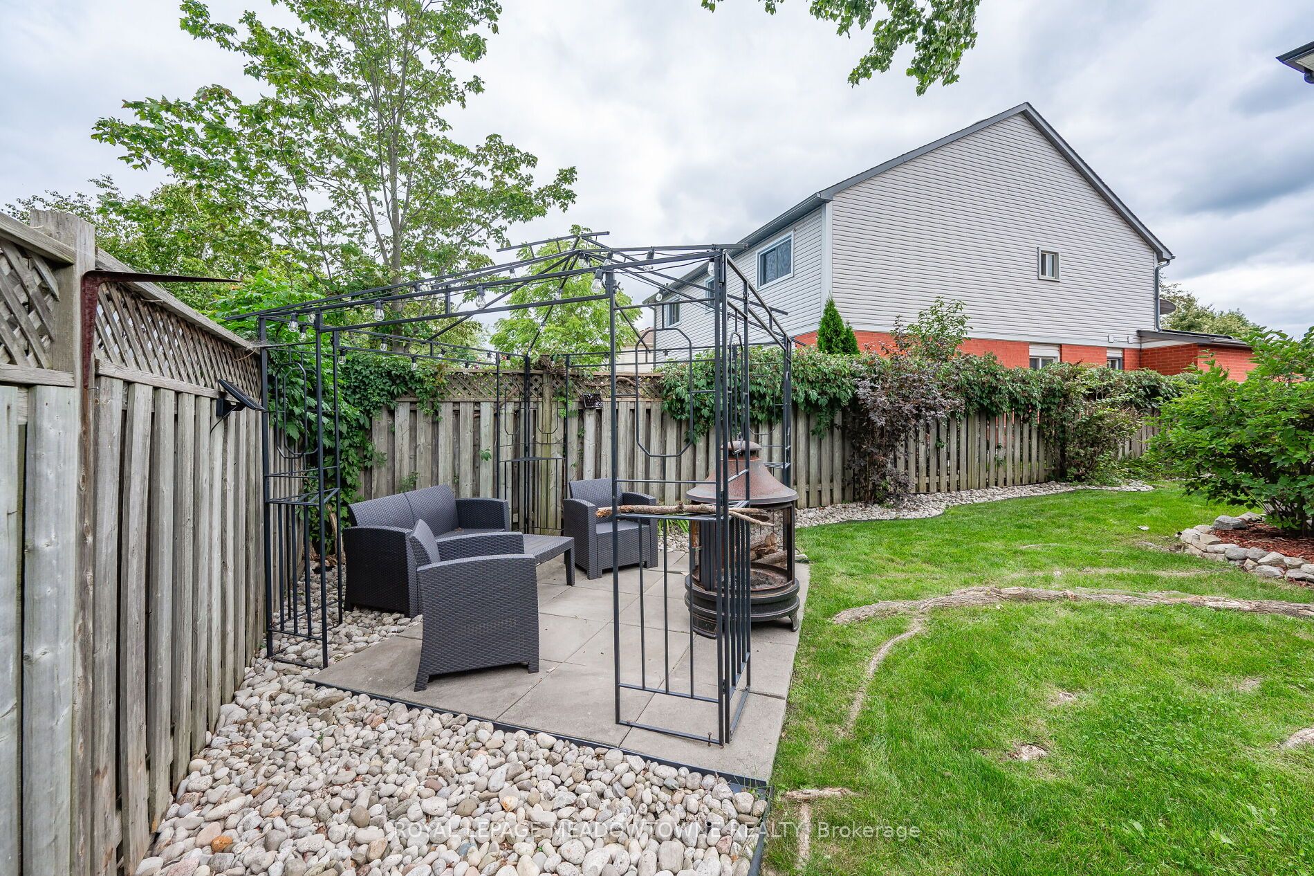 74 Royaledge Way
