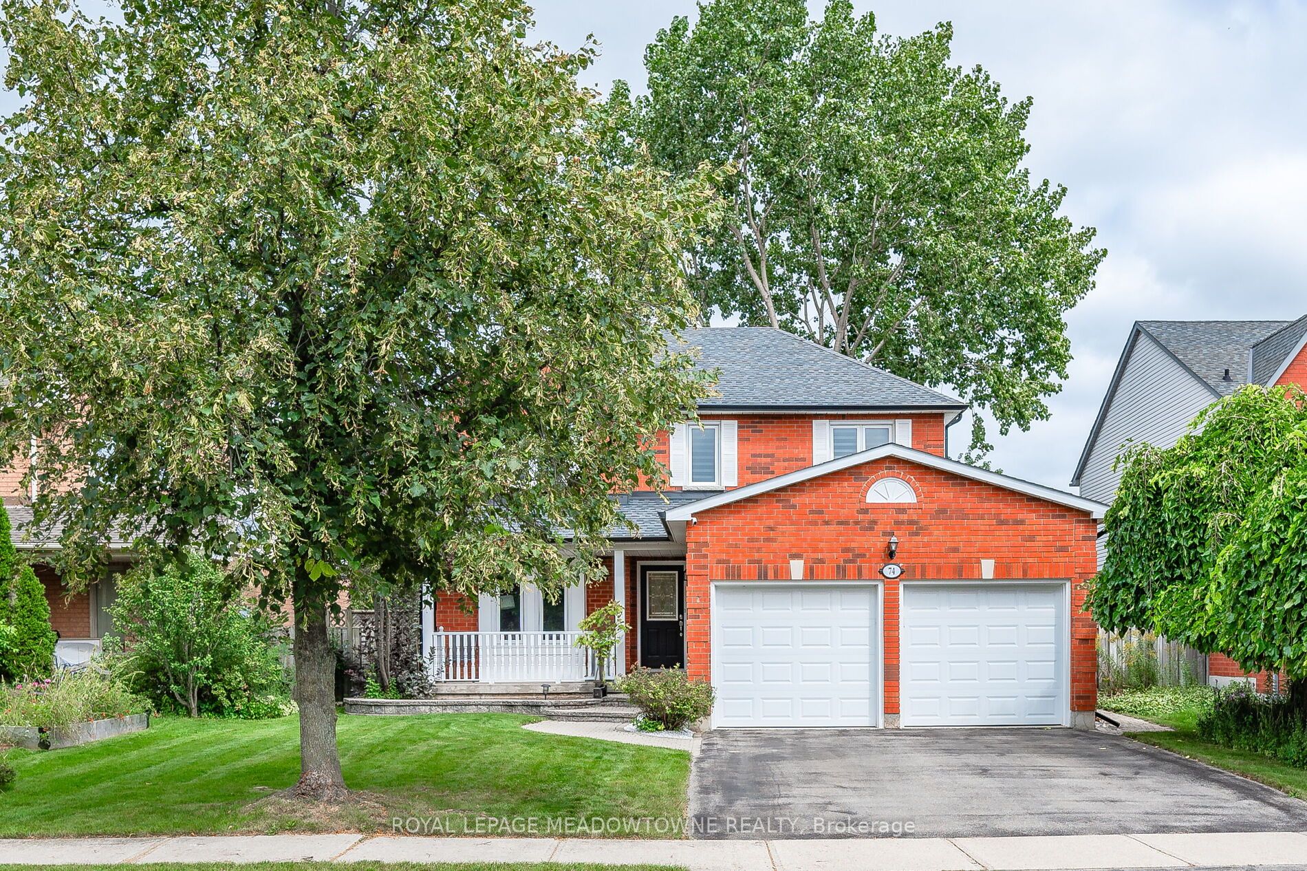 74 Royaledge Way