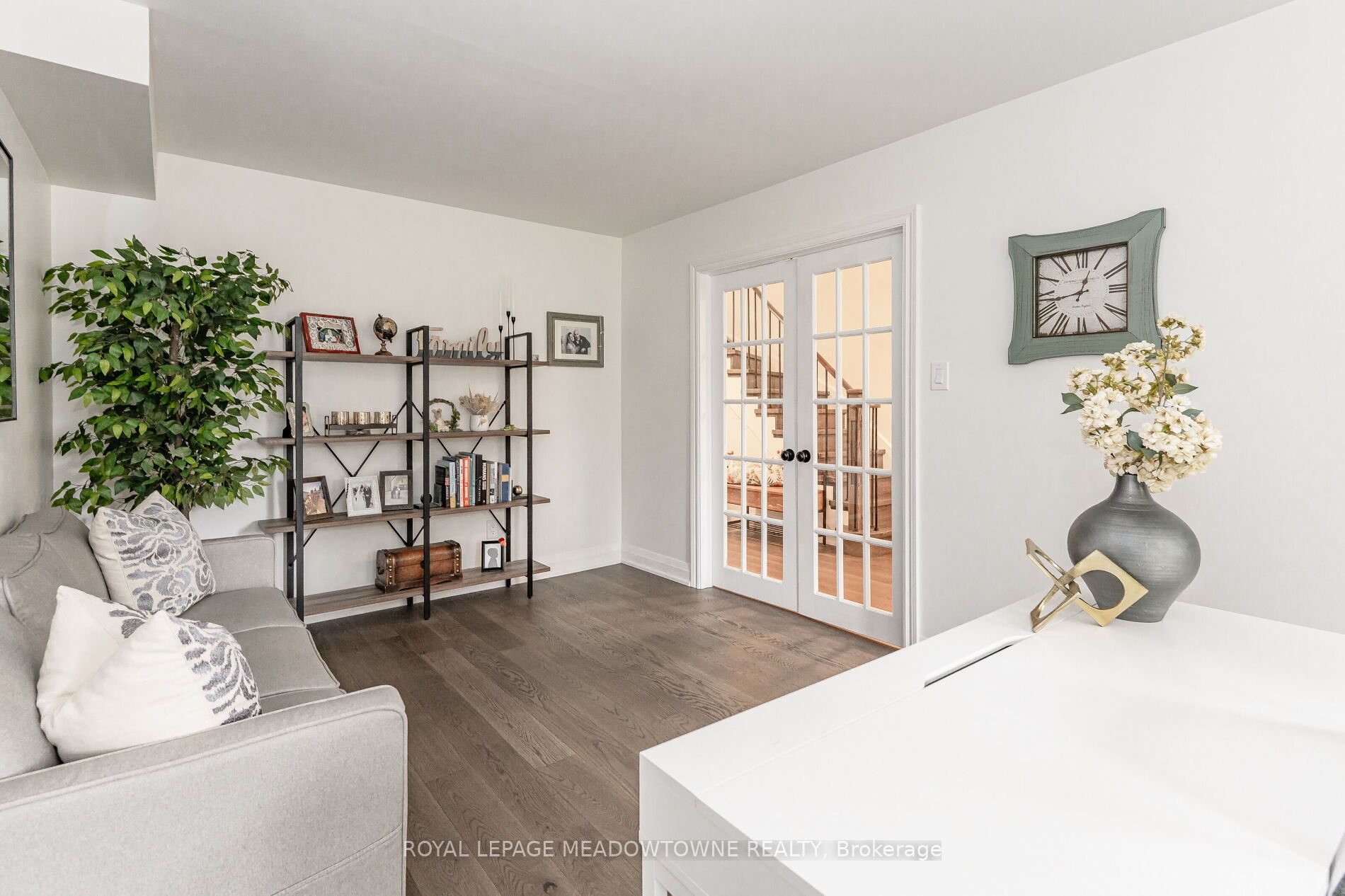 74 Royaledge Way