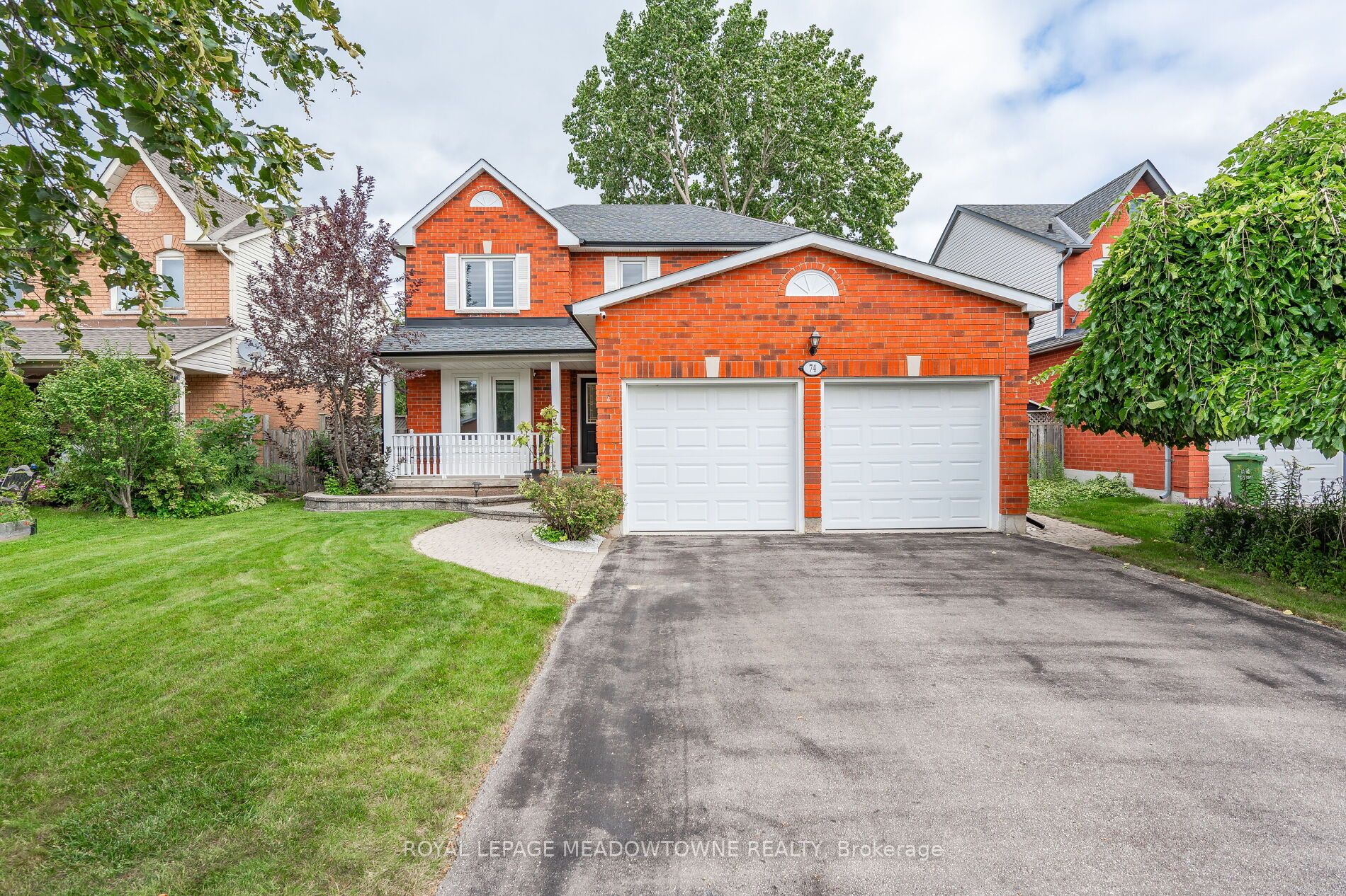 74 Royaledge Way