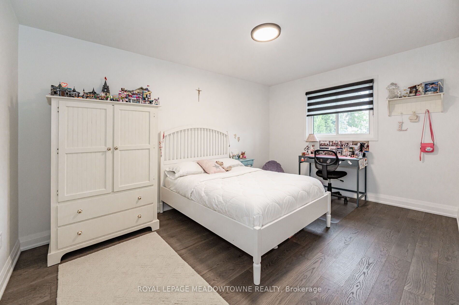 74 Royaledge Way