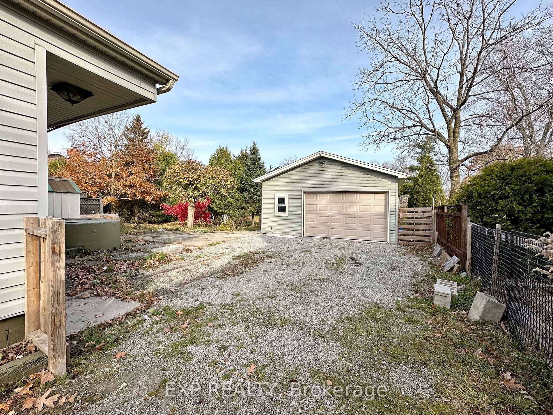 49 Ridge Rd E