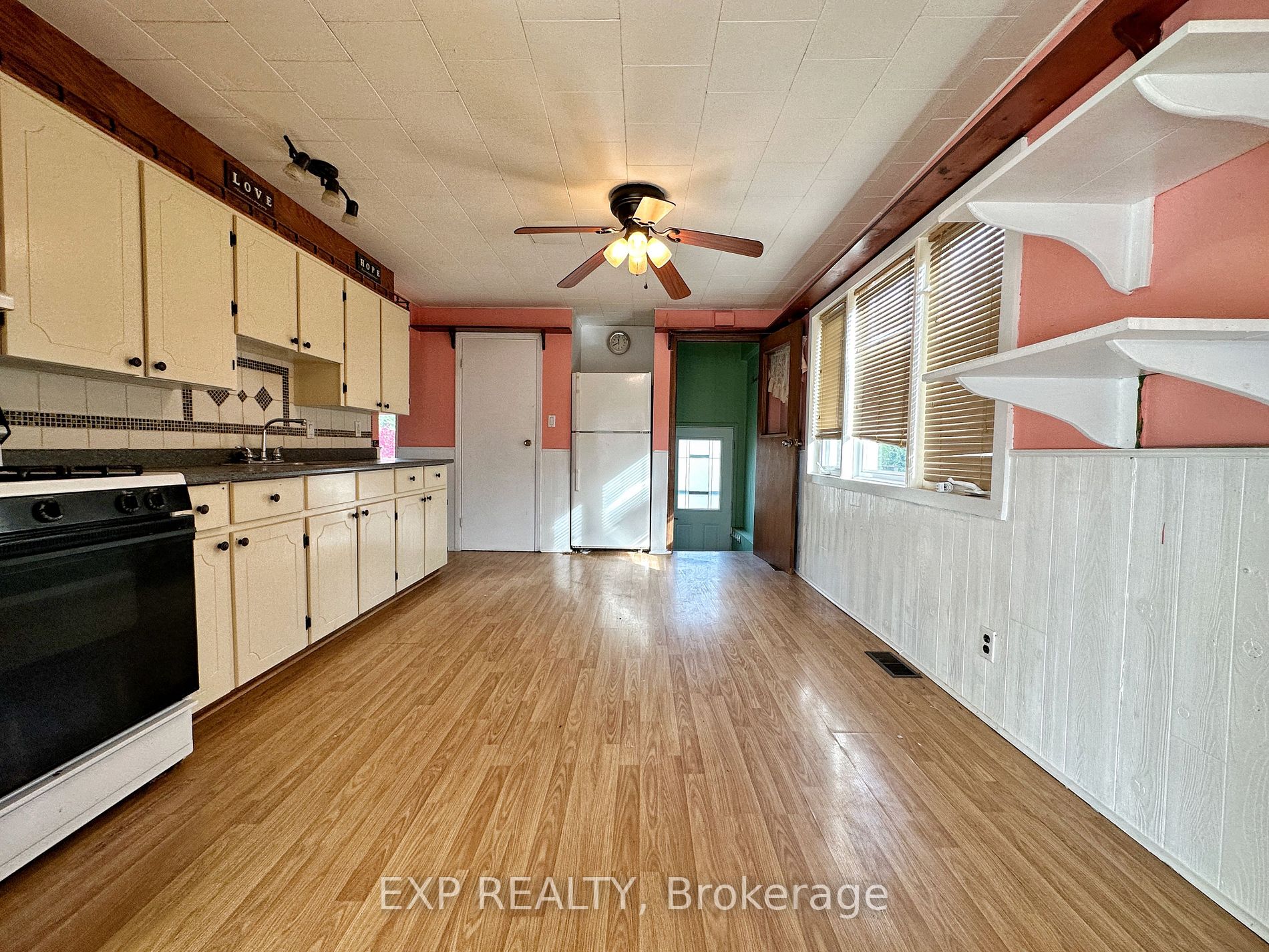 49 Ridge Rd E