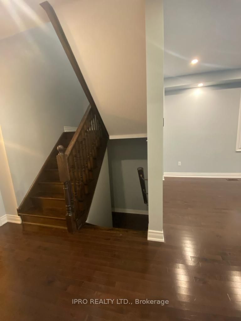 35 Prudham Cres