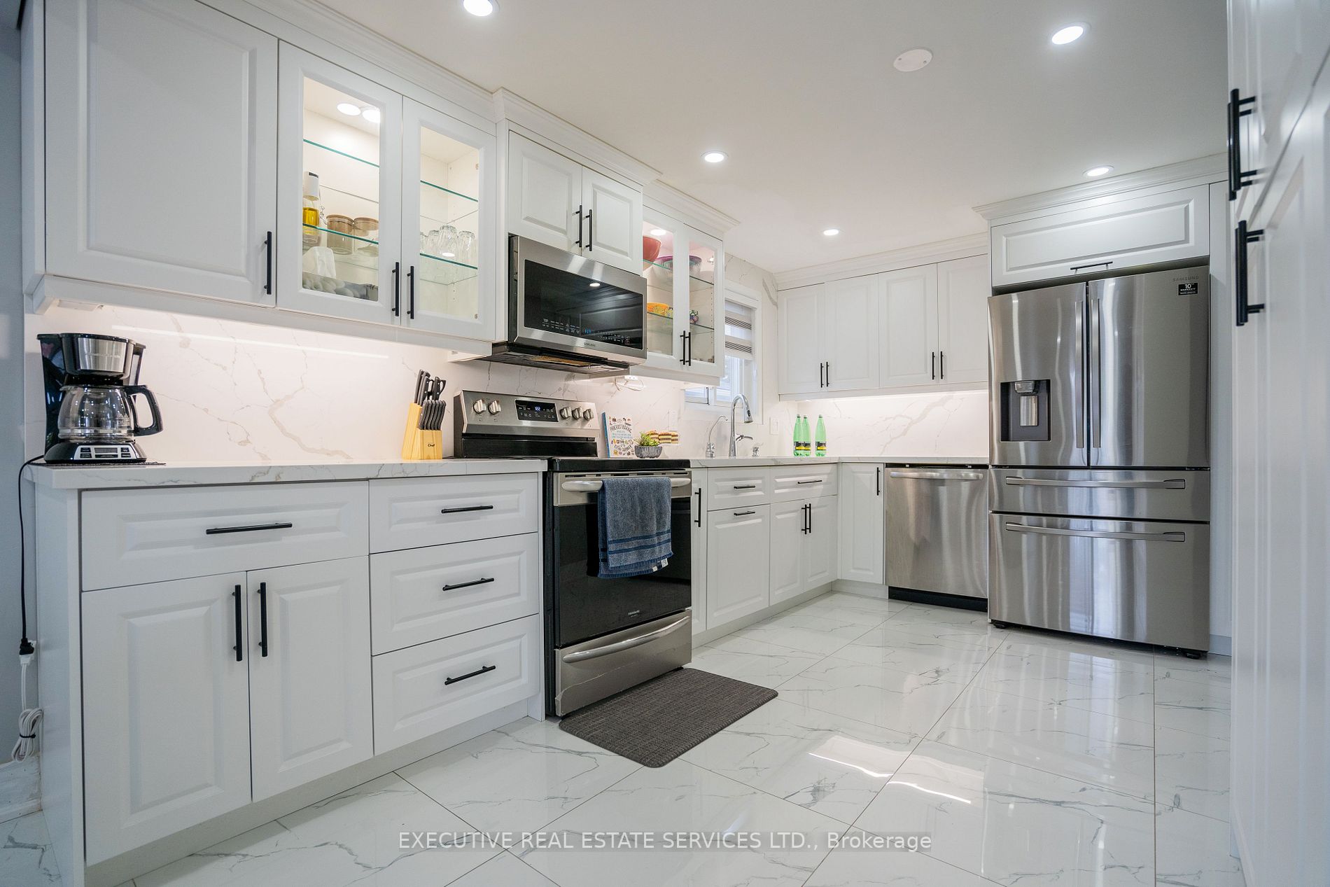 716 Elgin St N