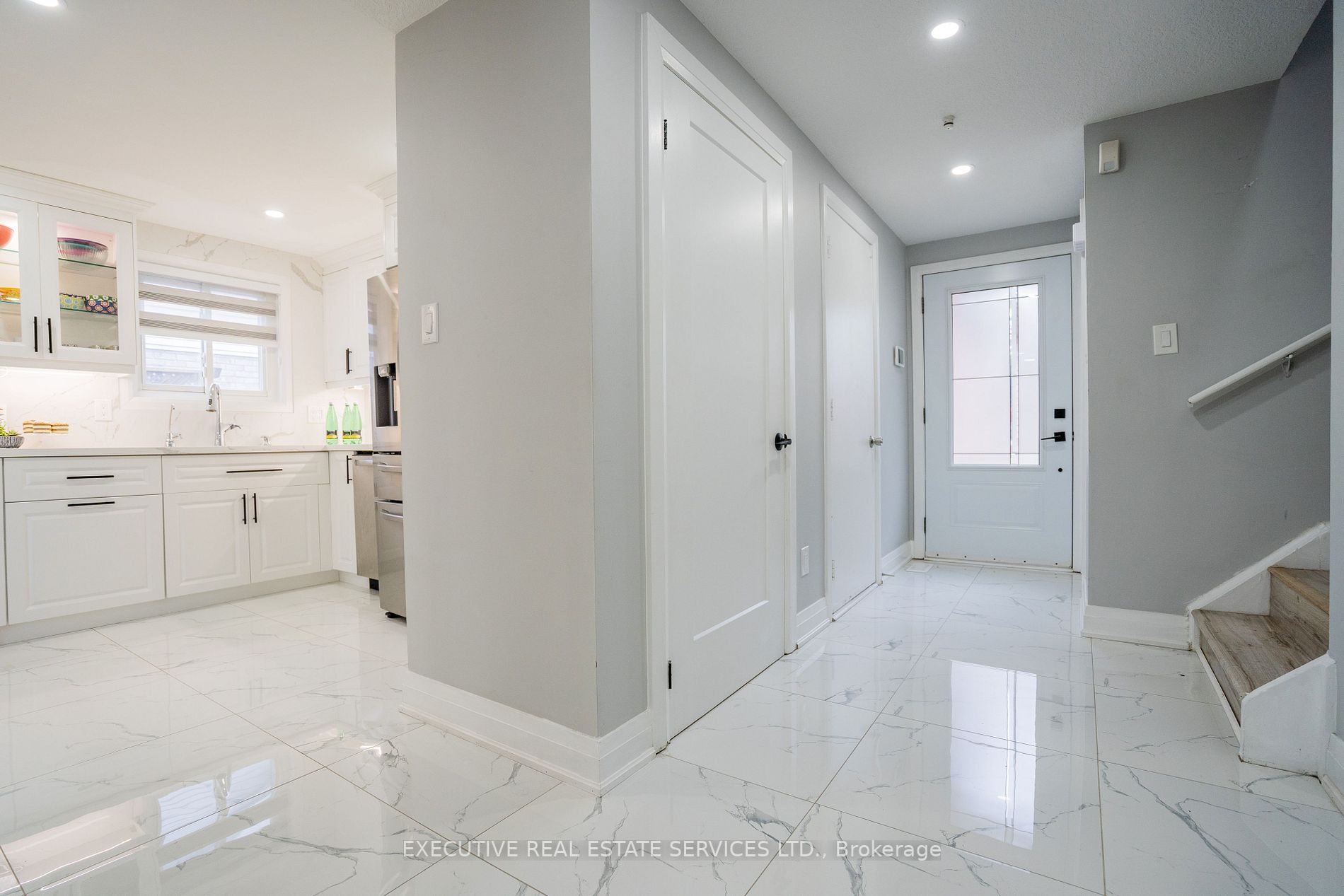 716 Elgin St N