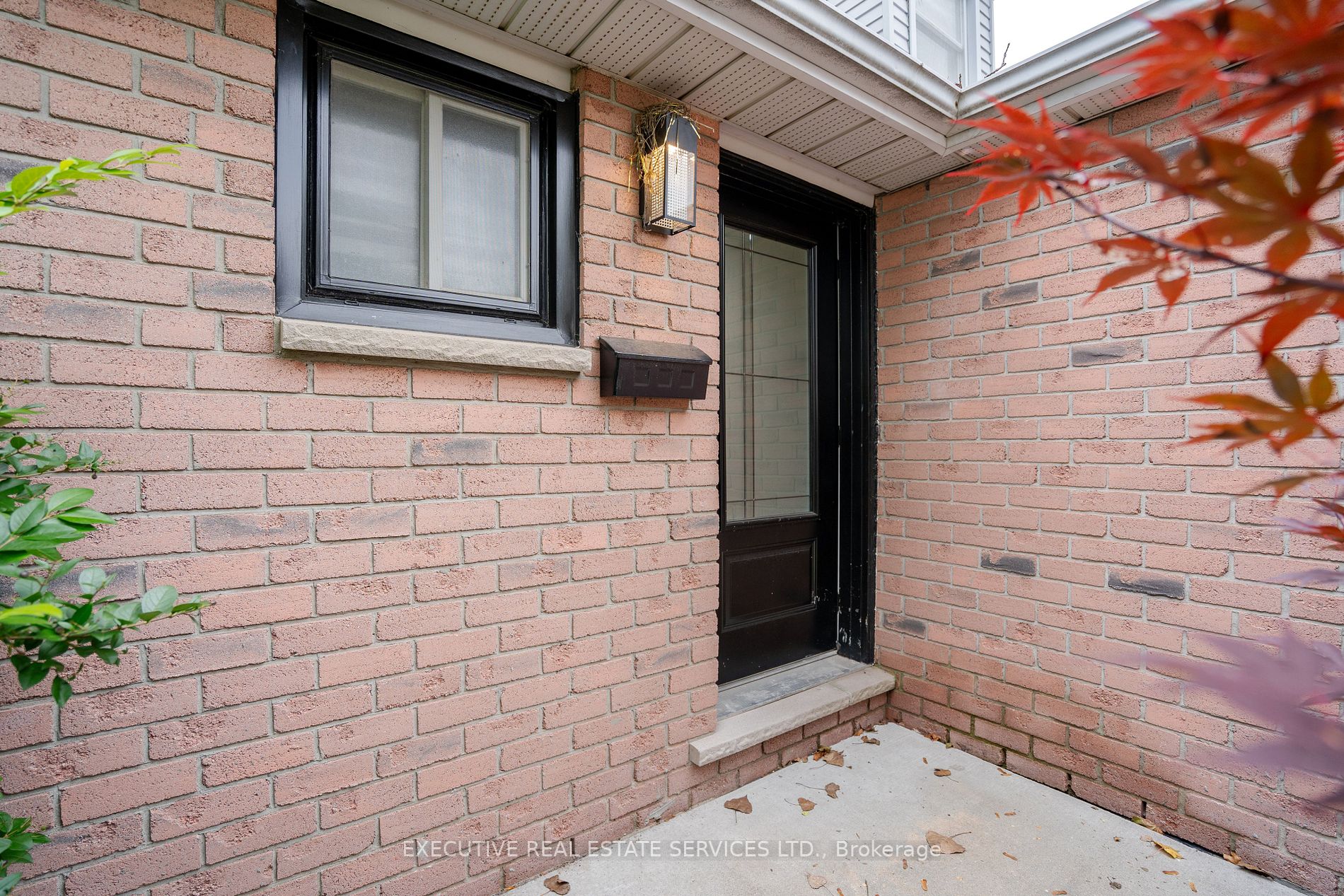 716 Elgin St N