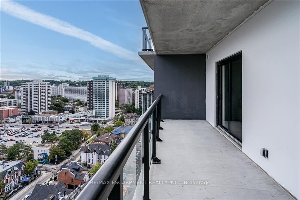 15 Queen St S, #1712