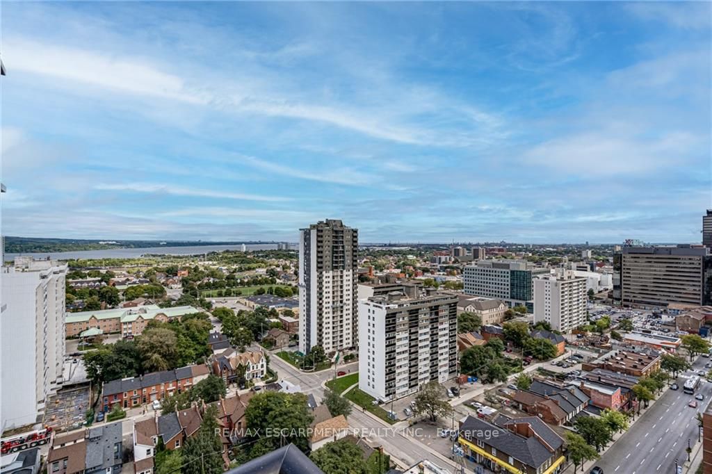 15 Queen St S, #1712