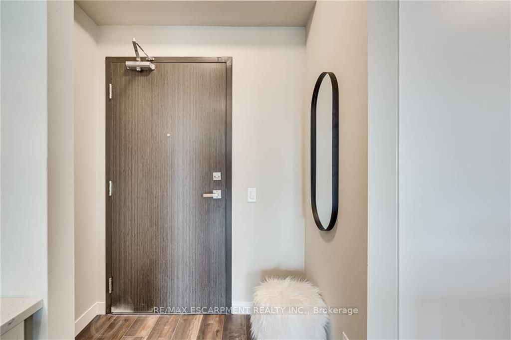 15 Queen St S, #1712