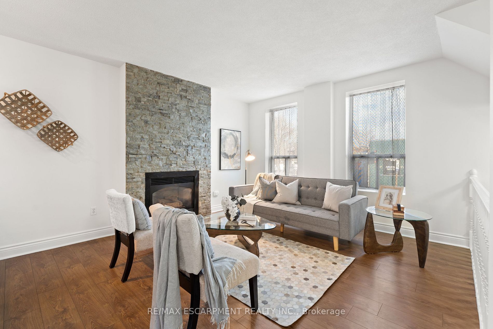 99 Cathcart St