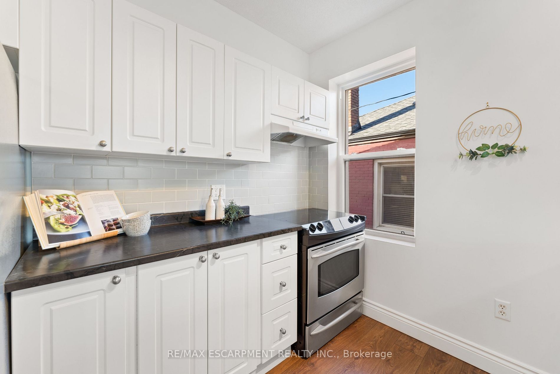 99 Cathcart St