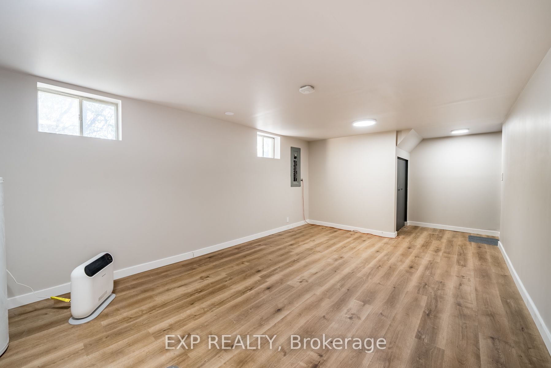 4 Crossley Dr