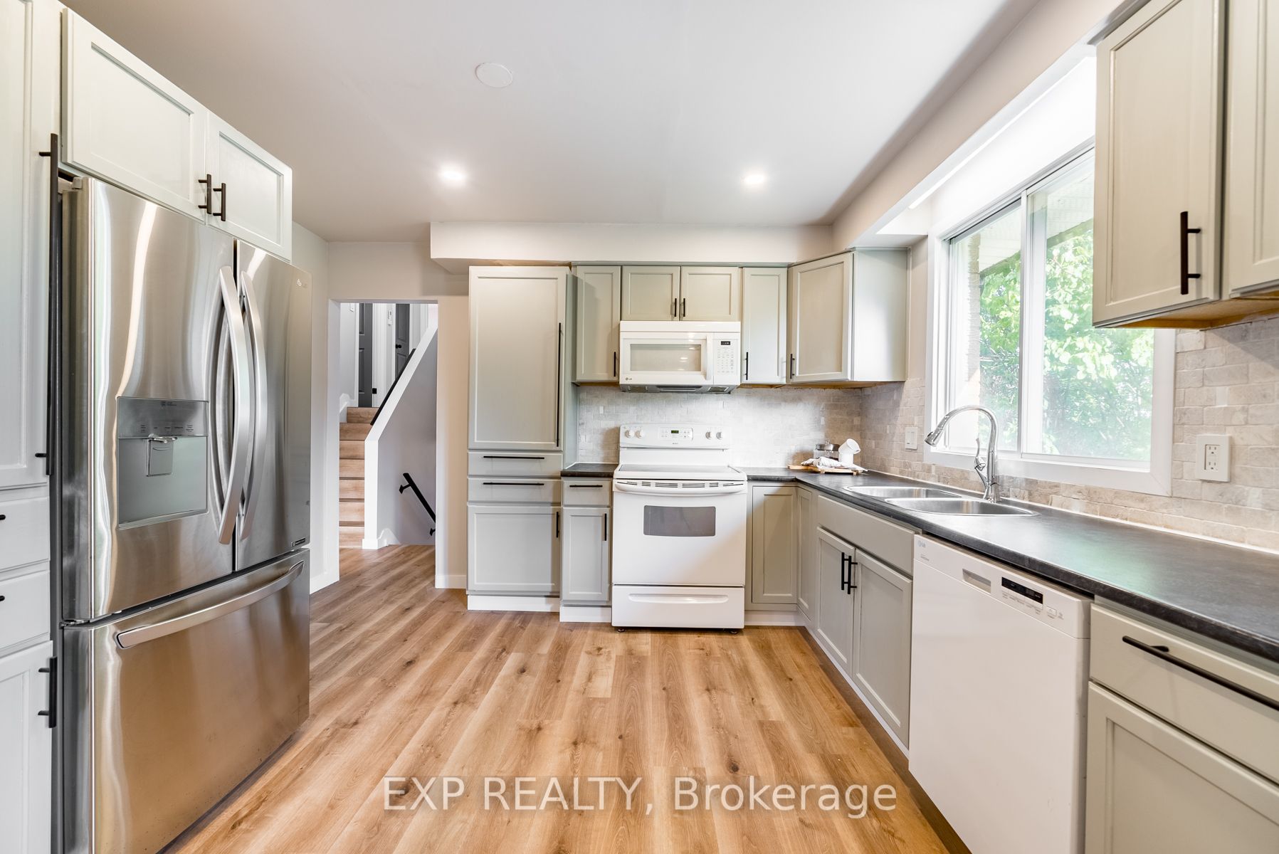 4 Crossley Dr