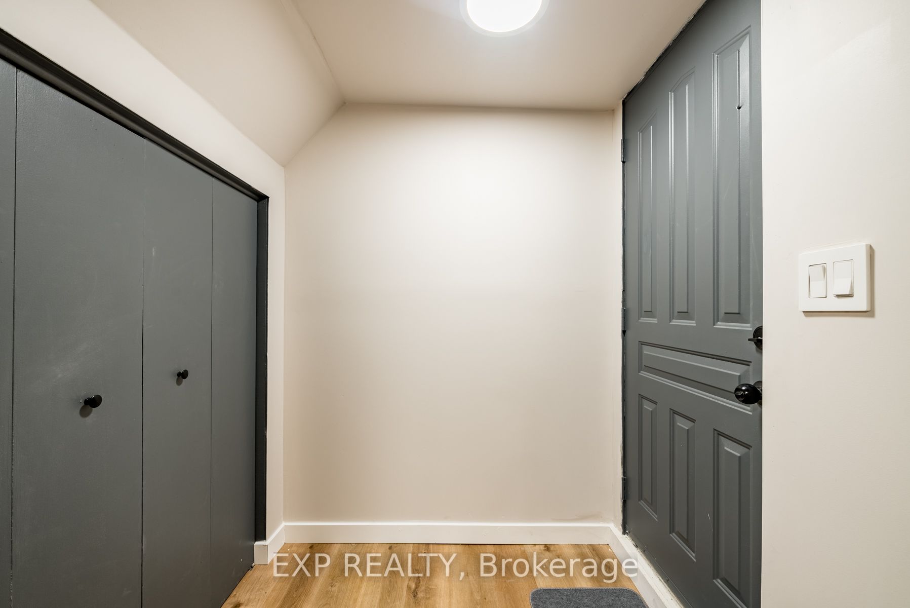 4 Crossley Dr