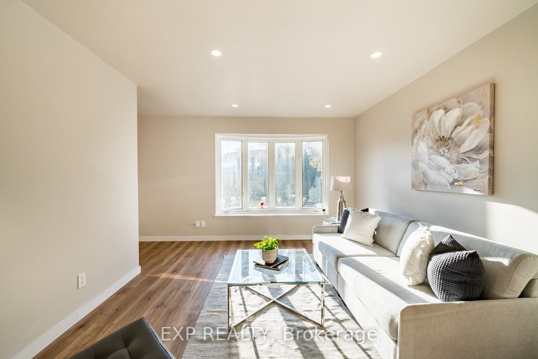 4 Crossley Dr