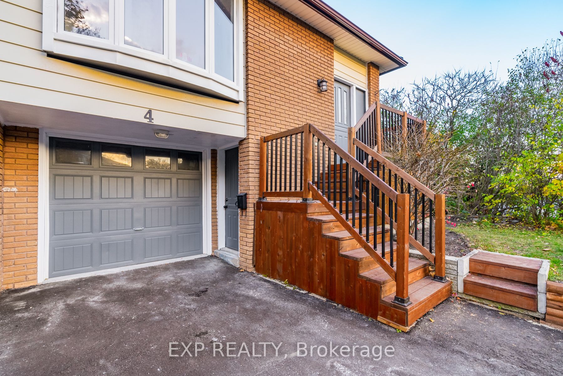 4 Crossley Dr