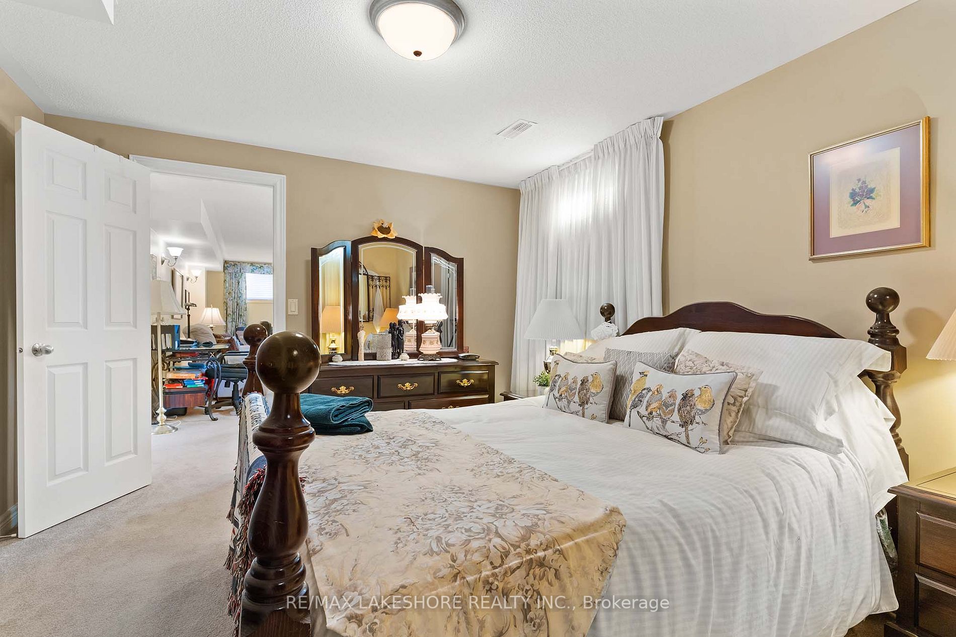 266 Ivey Cres