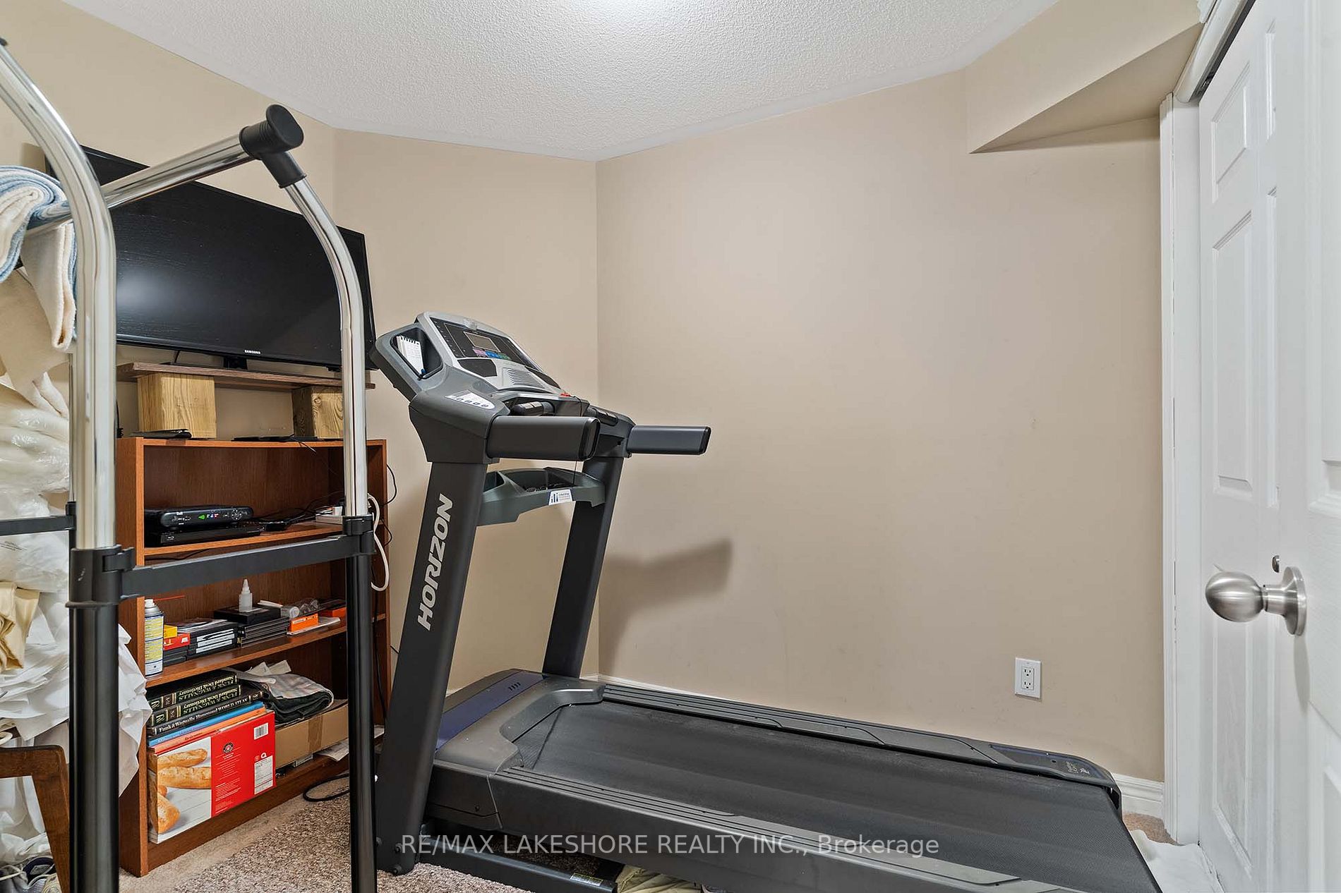 266 Ivey Cres