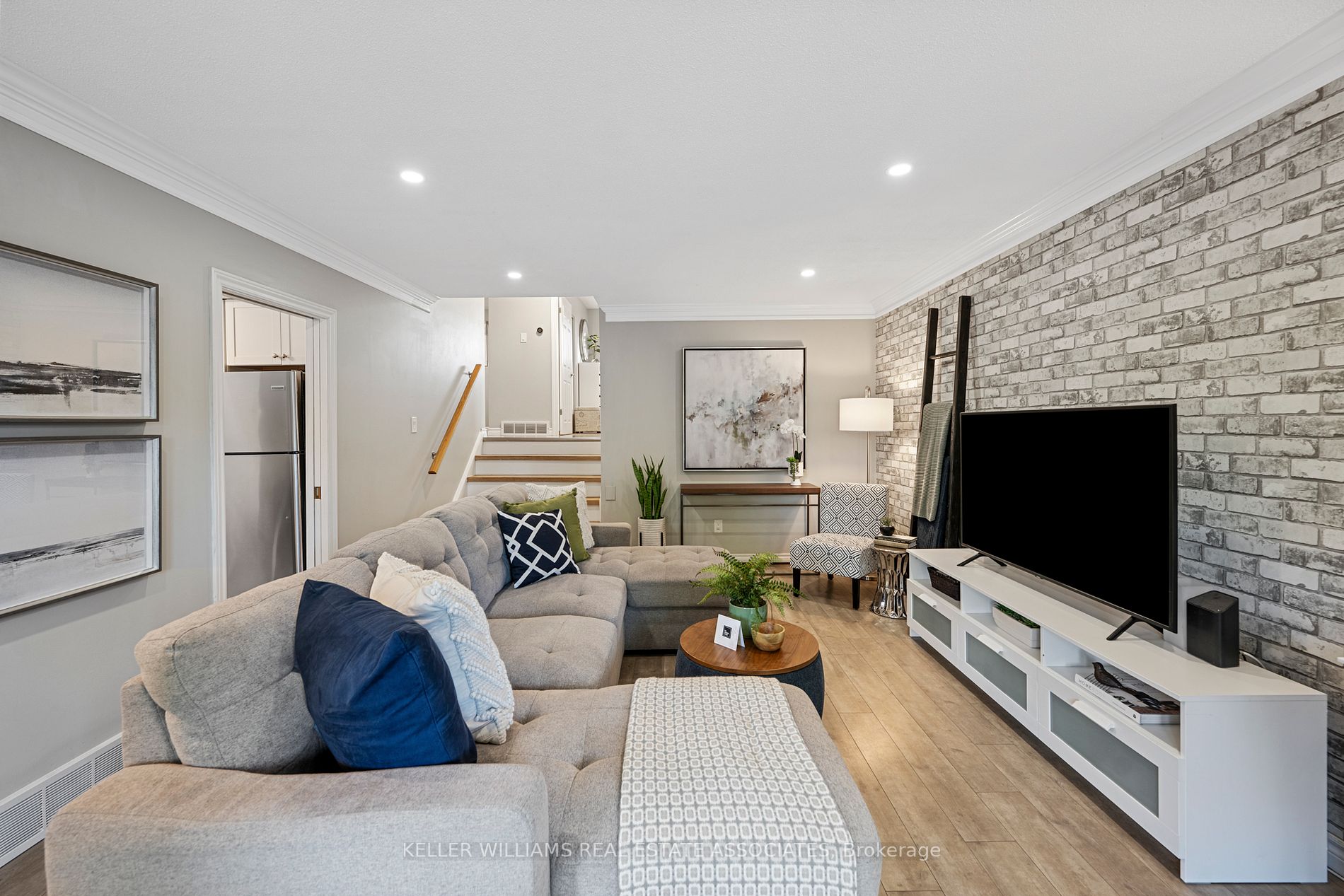 8 Muir Ave