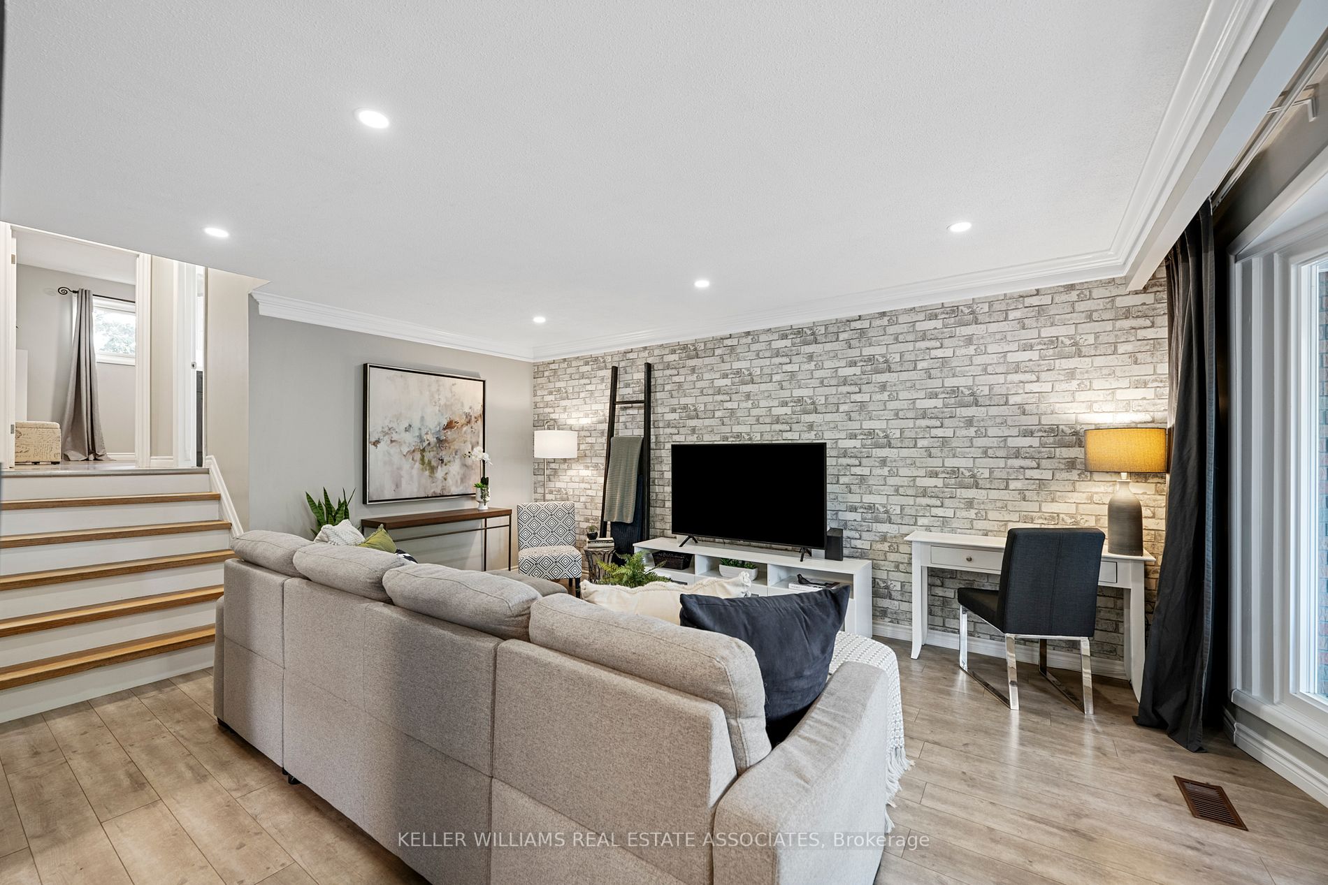 8 Muir Ave