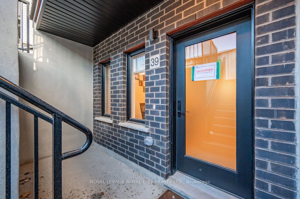 39 Lily Lane, #B